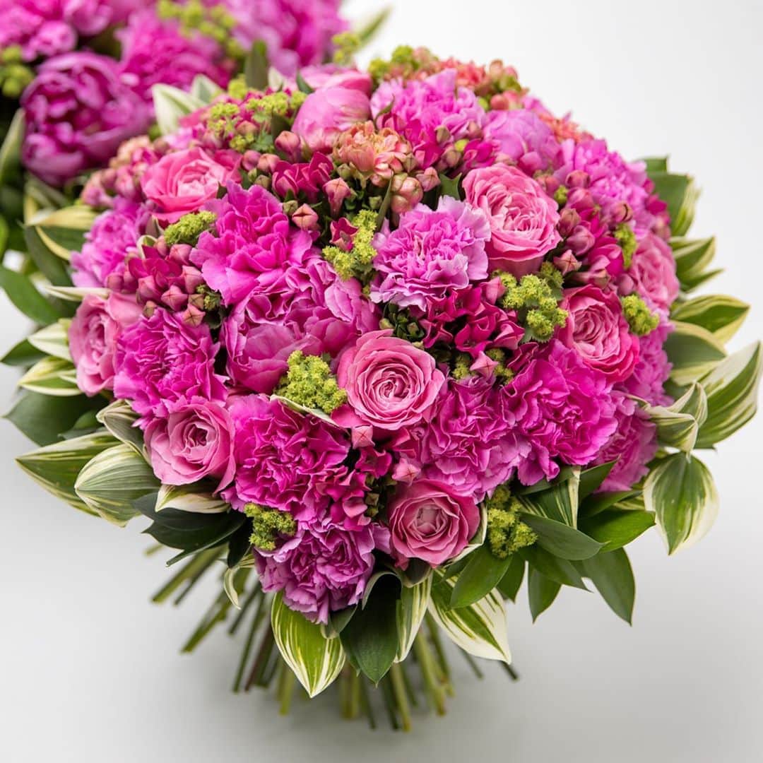 ニコライ・バーグマン・フラワーズ＆デザインさんのインスタグラム写真 - (ニコライ・バーグマン・フラワーズ＆デザインInstagram)「💕#bouquet#roses#peonies#carnations#bouvardia #nicolaibergmann #ニコライバーグマン」5月16日 15時01分 - nicolaibergmann
