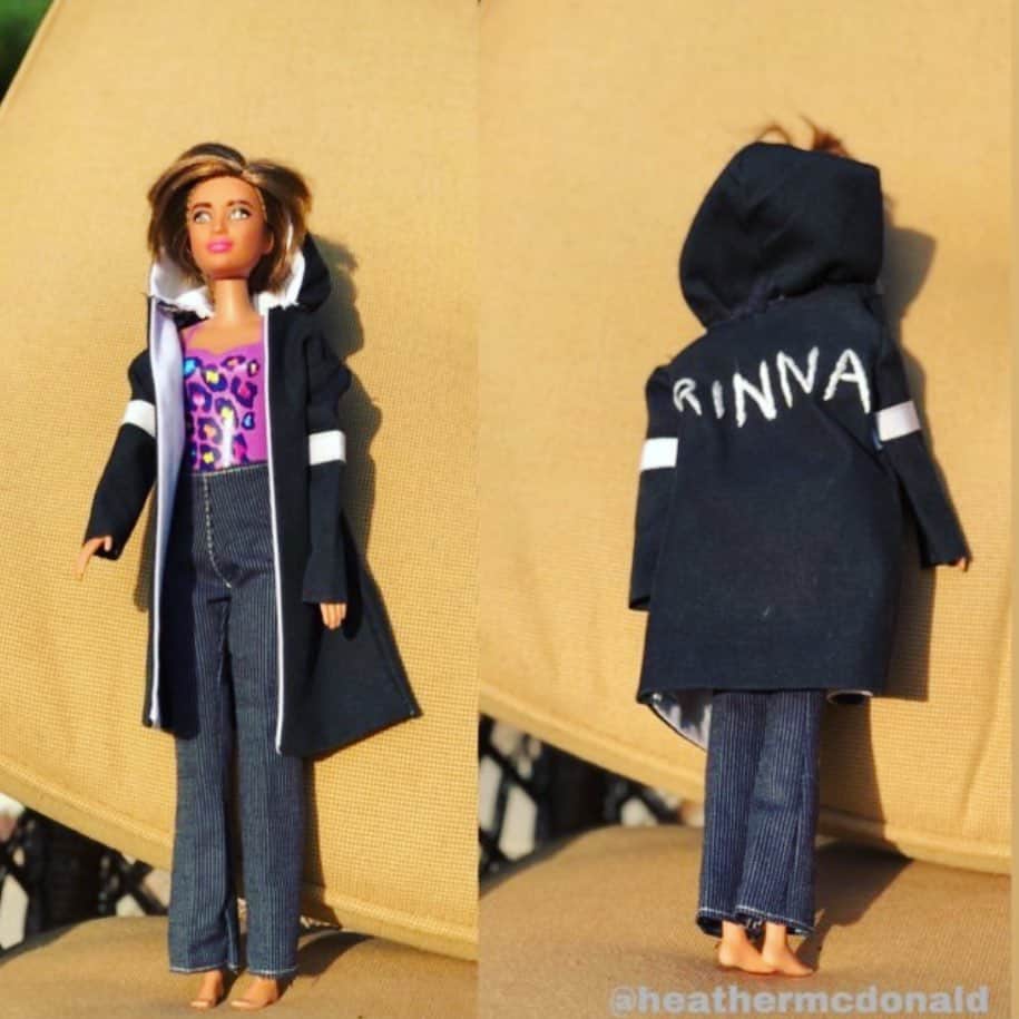 リサ・リナさんのインスタグラム写真 - (リサ・リナInstagram)「RINNA 💋🙌🏻 LIVING MY BEST LIFE EVER.  This Rinna Barbie brought to you by @heathermcdonald」5月17日 1時52分 - lisarinna