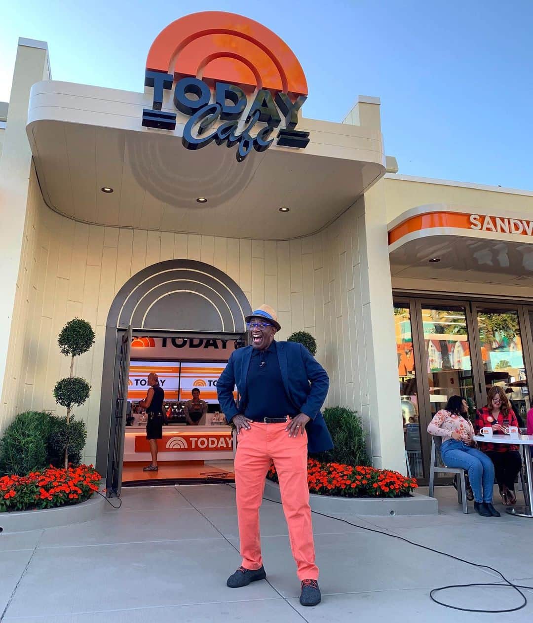 NBC Newsさんのインスタグラム写真 - (NBC NewsInstagram)「On Thursday, @AlRoker welcomed fans from all over the world to step inside the brand new TODAY Café at Universal Orlando Resort. Click the link in our bio for details. . 📷 @todayshow」5月17日 1時57分 - nbcnews