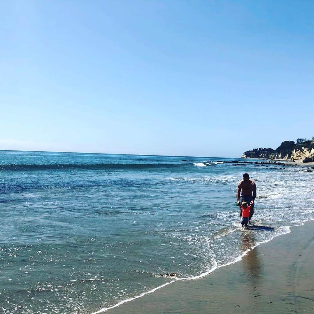 バリー・スローンさんのインスタグラム写真 - (バリー・スローンInstagram)「Beach Day with the Boy.  #DadAndLad #Lennon #Family #Father #Son #ParadiseCove #Beach 💪🏻🌞👍🏻 📸 @katysloane」5月17日 0時31分 - barrypaulsloane