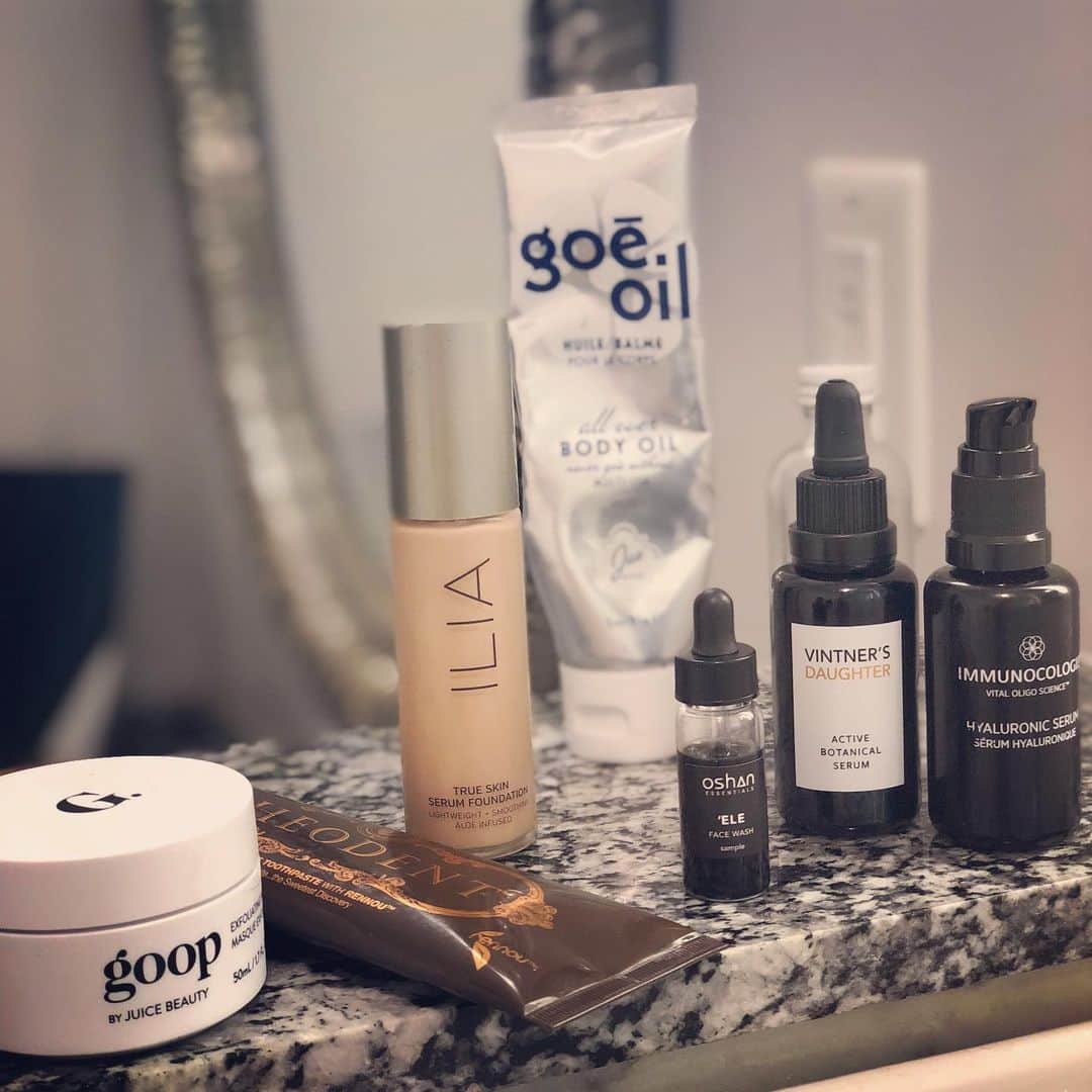 レイラニ・ビショップのインスタグラム：「Clean Beauty and Organic Products go a long way in helping Mother 🌍 What comes out of our bodies and our showers go directly in to our water systems ..everything that goes down the drain needs to be earth friendly. These are my travel essentials 💕 @botanicabazaar #goop #thodent #iliabeauty #goeoil #vintnersdaughter #oshanessentials #immunocologie #hylauronicserum  #liveclean #botanicabazaar #amagansett #pacificpalisades」