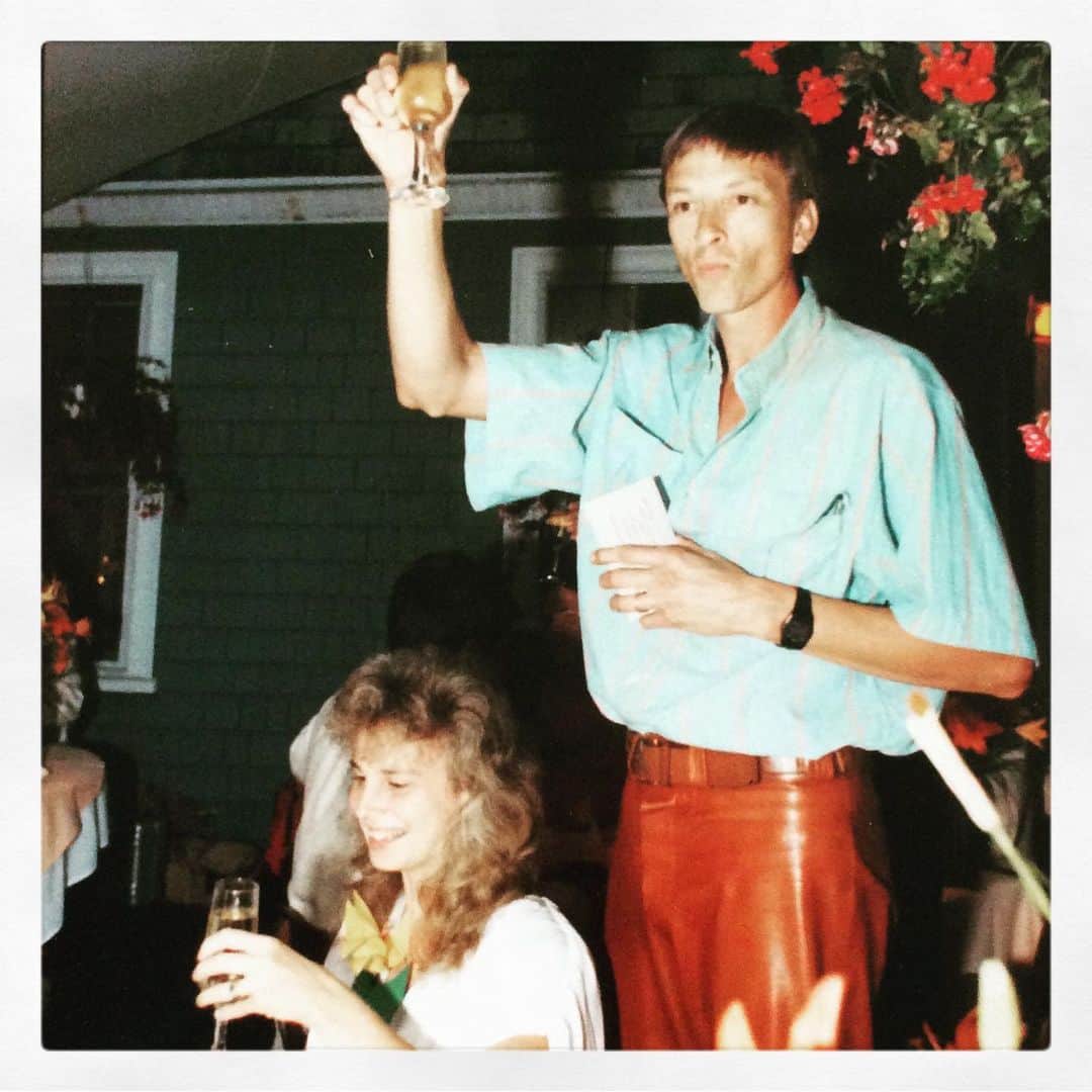 レイチェル・ニコルズさんのインスタグラム写真 - (レイチェル・ニコルズInstagram)「Just a little #tbt to the year 1988 showcasing my father (yes, in leather pants) and mother (yes, feathered haircuts were all the rage)  giving a toast at my aunt’s wedding.」5月17日 0時40分 - ticklenichols