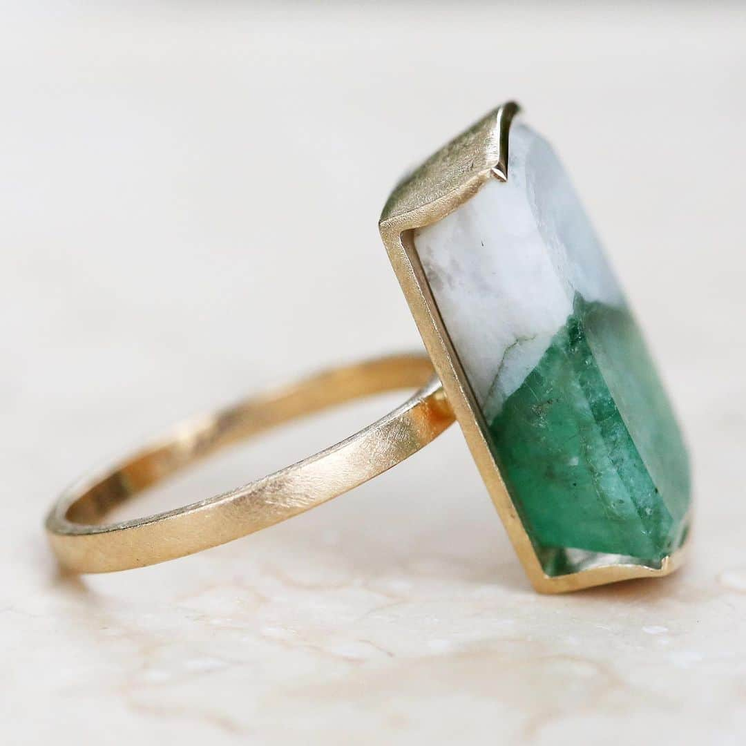 シェイスビーさんのインスタグラム写真 - (シェイスビーInstagram)「Made with May’s birthstone, our one-of-kind hand-selected emerald and quartz ring reveals a vibrant and striking contrast and is set in 14k yellow gold. A truly unique gift for your favorite Taurus or Gemini.」5月17日 0時39分 - shaesby