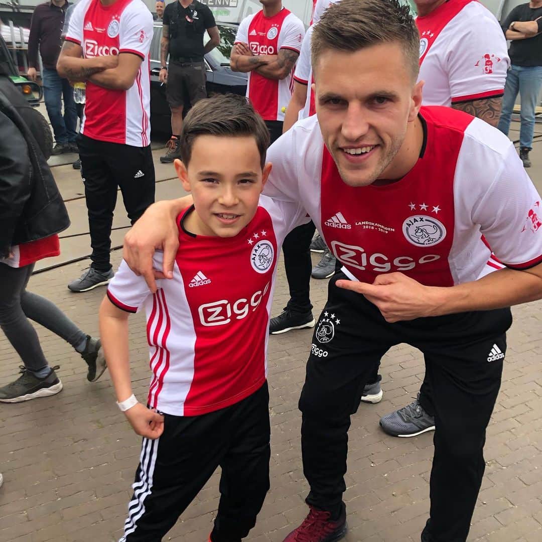ジョエル・フェルトマンのインスタグラム：「Kleine Baas!❌❌❌」