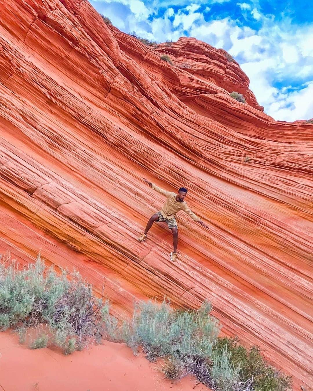 Visit The USAさんのインスタグラム写真 - (Visit The USAInstagram)「Arizona's got waves, bro. @mrrenaissance_man_ is catching them in Coyote Buttes where Mother Nature wows with bands of red, pink, yellow and white Navajo sandstone. 📸: @mrrenaissance_man_」5月17日 1時00分 - visittheusa