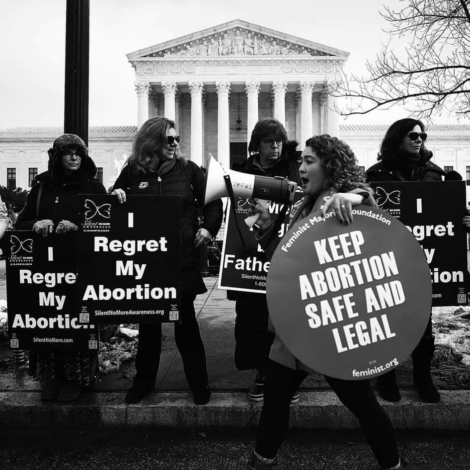 チェルシー・ハンドラーさんのインスタグラム写真 - (チェルシー・ハンドラーInstagram)「What You Can Do to Help Women in States With Extreme Abortion Bans - I am linking the actionable things you can do today in my stories. #abortion #alabama」5月17日 1時05分 - chelseahandler