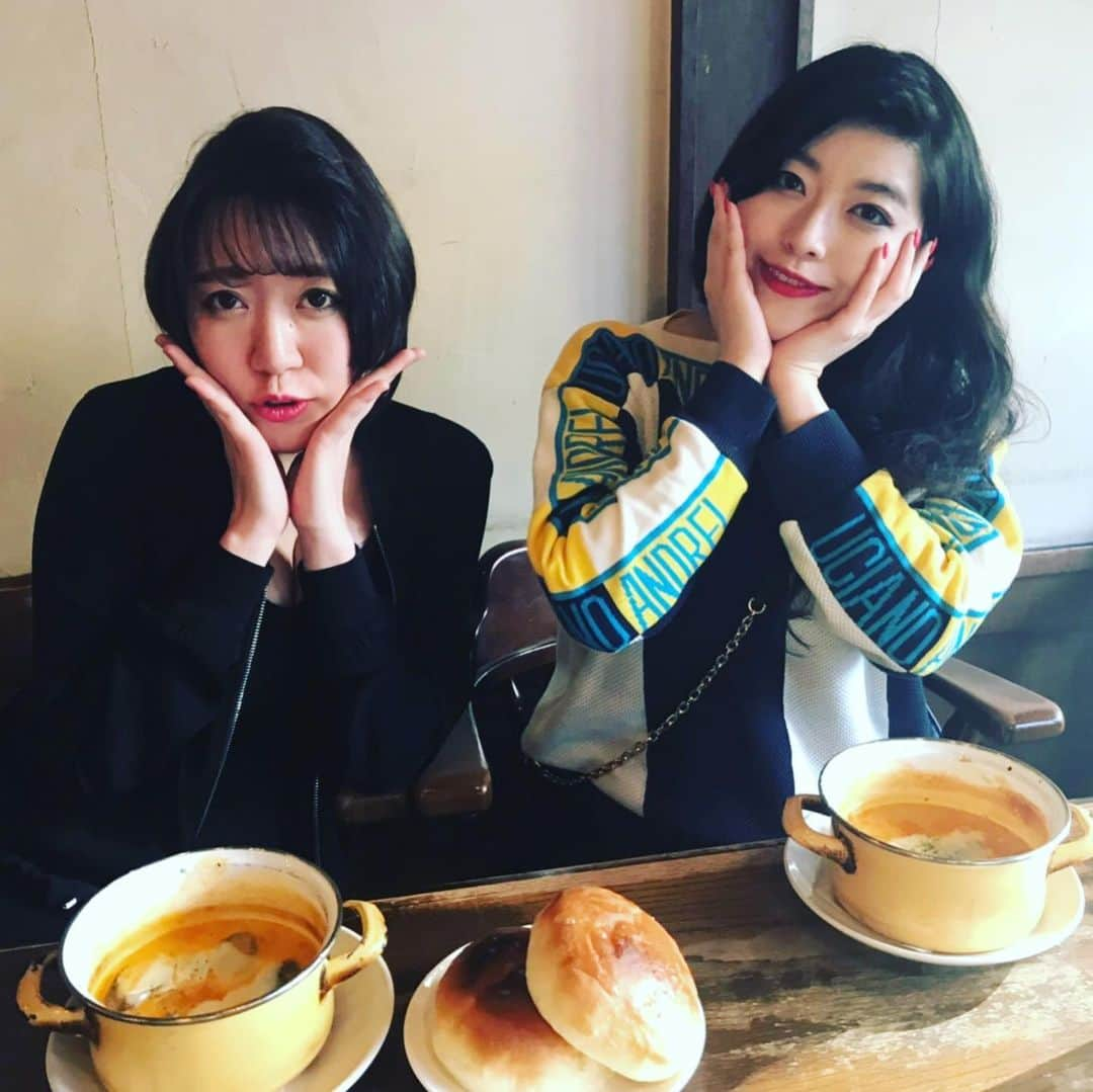 益子寺かおりさんのインスタグラム写真 - (益子寺かおりInstagram)「札幌での淫ストアの合間にイッた「ZAZI」でブラウンシチューをパックンチョ♡ ・ 癒されるお味にホッコリ、モッコリ♡ ・ 冬にパックンチョしたらさらに美味しんぼなんだろうな〜♡居心地グンバツなお店だったわ！またイキたい！ ・ #道産子なスタッフ #福山さんが連れてイッてくれたよ♡ #セーターは  #アンドレルチアーノ♡ #かおりのスーパーくいチン坊 #ハッシュタグ機能やっと復活！ #ときめき止まらない好きよ札幌 #札幌のときめきメモリアル #ベッドイン #bedin」5月17日 1時08分 - kaori_masuco