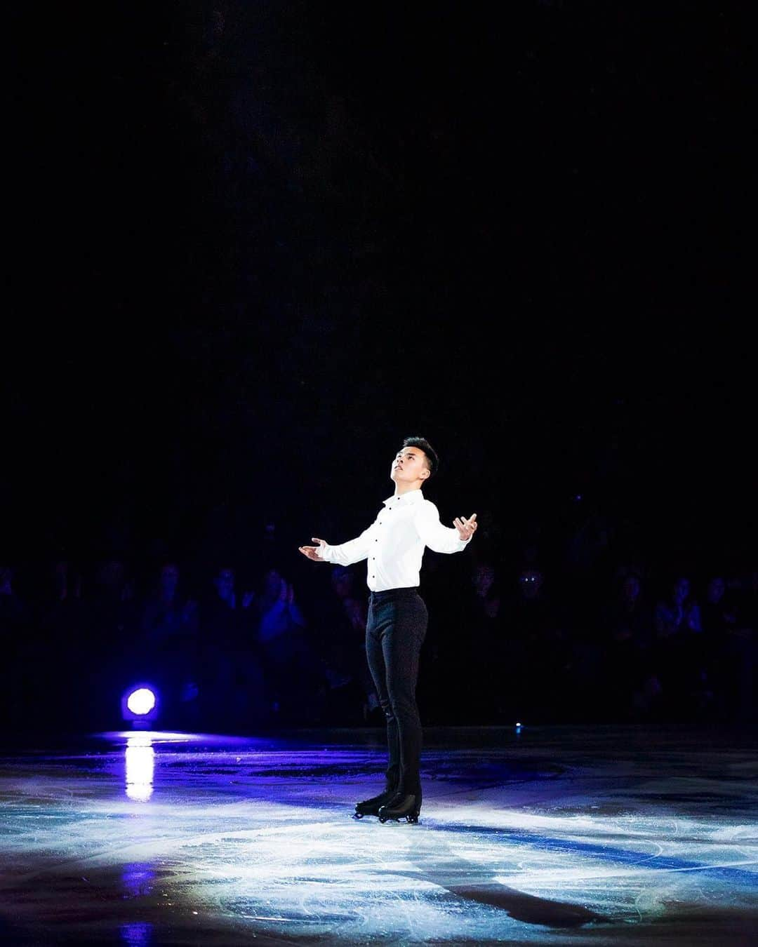 ナム・グエンさんのインスタグラム写真 - (ナム・グエンInstagram)「Performing with Stars on Ice has been a long time dream of mine. Finishing the tour in my favourite city, Vancouver✨」5月17日 1時12分 - namnamnoodle