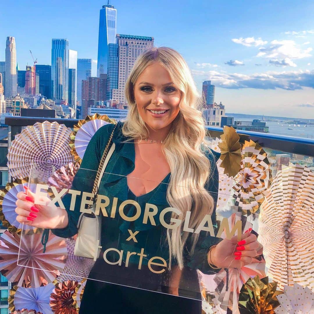 Tarte Cosmeticsさんのインスタグラム写真 - (Tarte CosmeticsInstagram)「THE. GREAT. LASHBY. @exteriorglam knows how to make an entrance 👏🍾 We had such a blast last night celebrating the launch of our #exteriorglamxtarte collab! 💜💃🏼🥂 Head to our IG stories for some BTS of soirée! #crueltyfree」5月17日 1時27分 - tartecosmetics