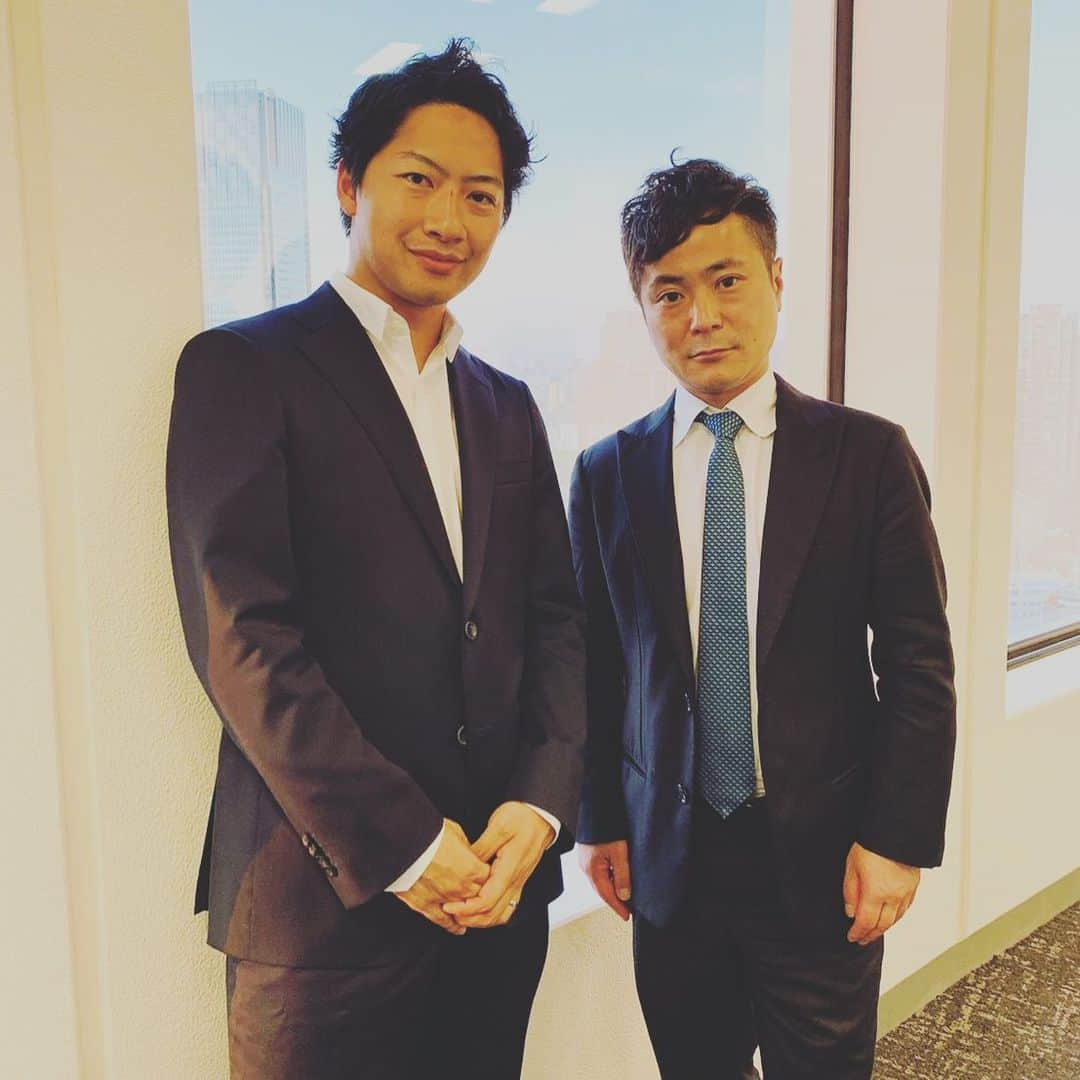 入江慎也さんのインスタグラム写真 - (入江慎也Instagram)「Gunosyの竹谷社長と対談  竹谷社長30歳  12歳年下の社長  めちゃくちゃビジネス、人生のアドバイスいただきました。  運は  努力でたぐりよせるもの。  結果、見えないところで努力をしている人が運がある  いろいろな貴重なお話し聞かせていただきました  詳細は後日発表させていただきます  #対談 #Gunosy #グノシー #社長 #ビジネス #人脈力 #営業力 #社長」5月17日 1時31分 - oreirie0408