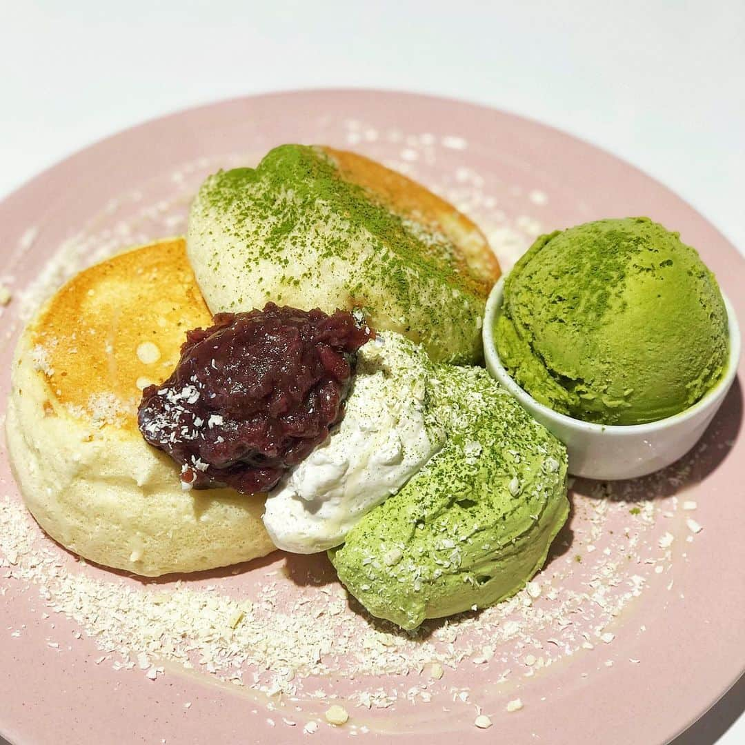 Eat With Steph & Coさんのインスタグラム写真 - (Eat With Steph & CoInstagram)「@fuwafuwalondon #japanese #pancakes #matcha so happy that two of my favourite things are in one dish (1) matcha (2) pancakes... 🙋🏻‍♀️🙋🏻‍♀️🙋🏻‍♀️ having pancakes freshly made is defooo worth the wait time!! The new space at the Brunswick Centre is sooo nice and spacious😍 #dessert #complimentary #foodstagram #toplondonrestaurants 📷: @mchan4b」5月17日 1時34分 - eatwithsteph_ldn