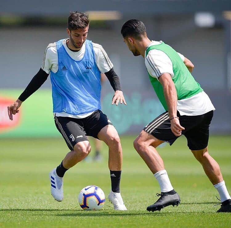 のインスタグラム：「Al lavoro per preparare la partita di domenica ⚽🔜 #JuveAtalanta #ForzaJuve  Seguimos preparando el partido del domingo ⚽🔜 #JuveAtalanta #ForzaJuve」