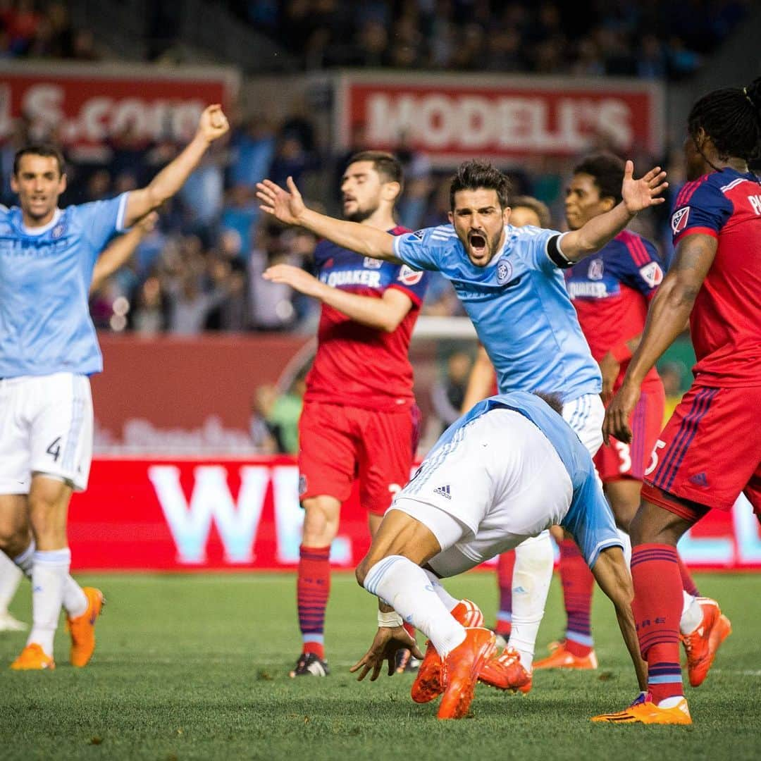 ニューヨーク・シティFCさんのインスタグラム写真 - (ニューヨーク・シティFCInstagram)「#TBT ⏮ 2015 #NYCFC earns a 10-man, last minute 2-2 draw vs. @ChicagoFire at Yankee Stadium 🗽 #ForTheCity」5月17日 1時40分 - nycfc