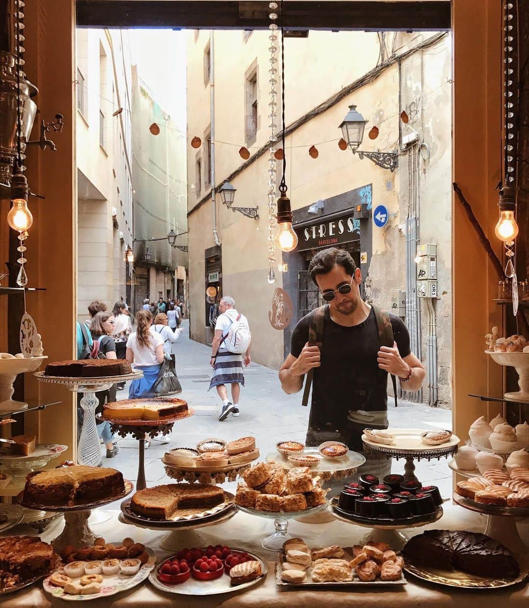 Sezgin YILMAZのインスタグラム：「ne demek hala okunmadı.. 🤪 a classic #barcelona #tbt」