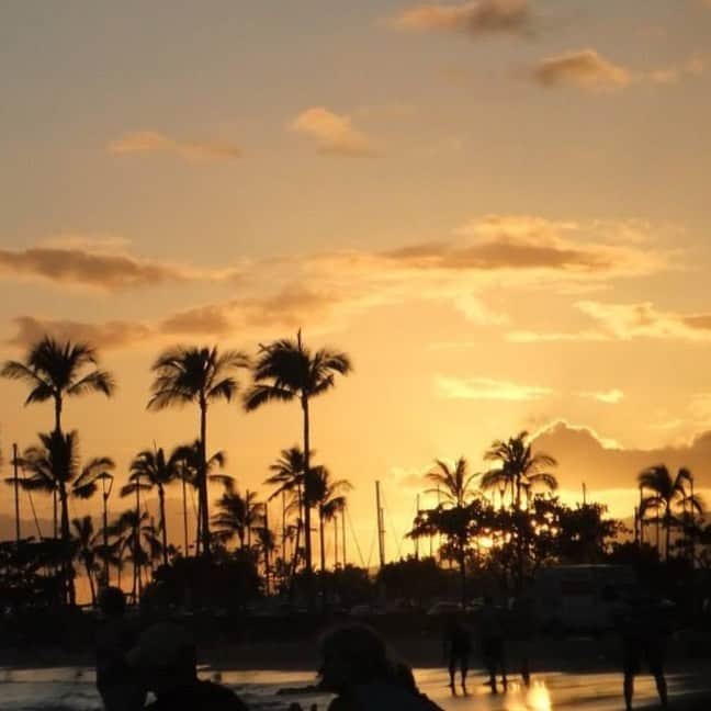Aloha Street アロハストリートさんのインスタグラム写真 - (Aloha Street アロハストリートInstagram)「ボーッと眺めているだけでも幸せだな。(ユウリ)  #ハワイ ##ハワイ旅行 #ハワイ生活 #ワイキキ #サンセット #hawaii #oahu #hawaiilife #sunset #waikiki」5月16日 17時03分 - alohastreetcom_hawaii