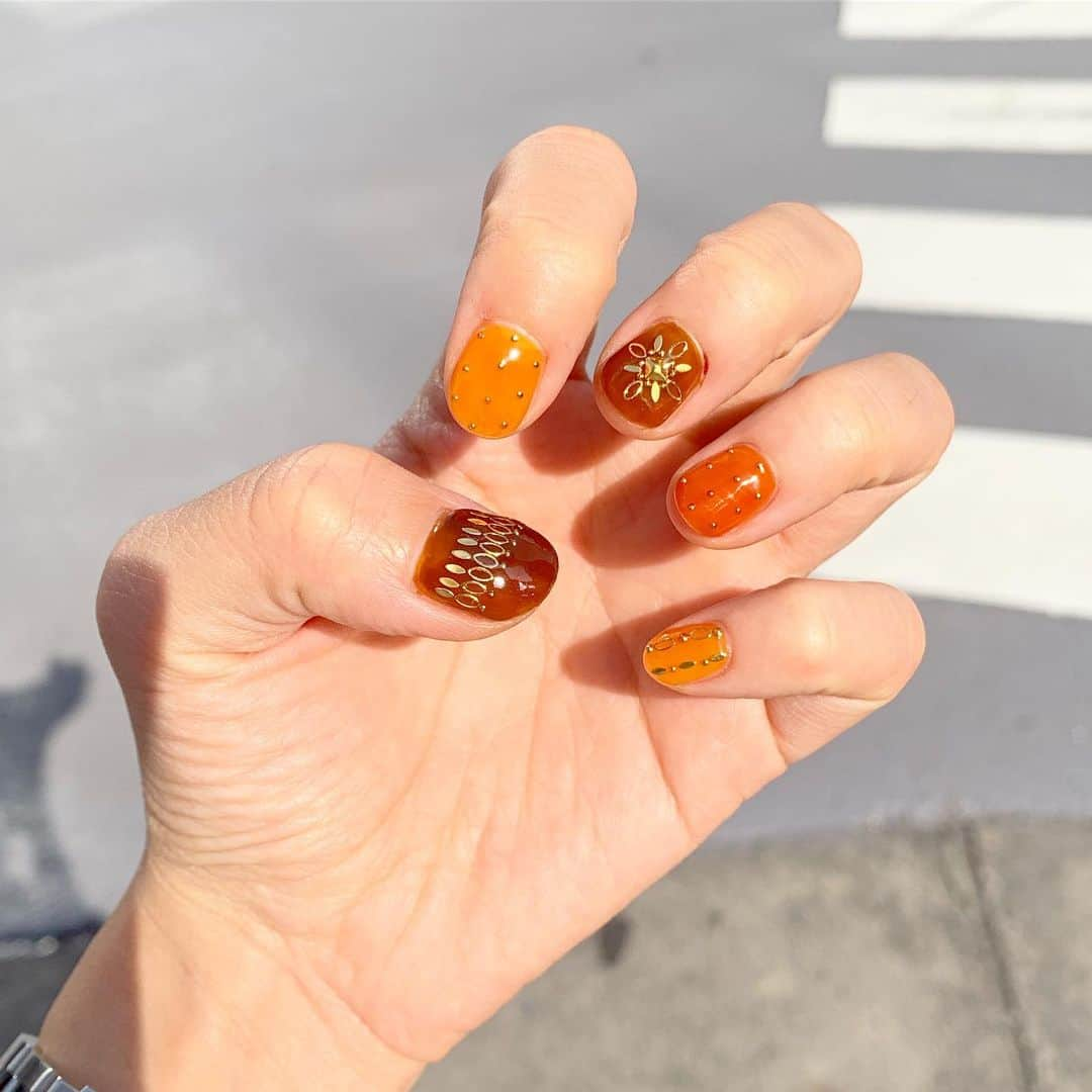 廣瀬麻伊さんのインスタグラム写真 - (廣瀬麻伊Instagram)「new nail🍀 人生初めてのスタッズnailを してもらいました🌻  エネルギーが出る ちょっぴり大人なデザイン🍀 前田さんが作る 繊細さも  いつみても、本当に美しい  有難うございました🥰 @izumi_nailart  @salon_de_sadam」5月16日 17時04分 - mai_hirose