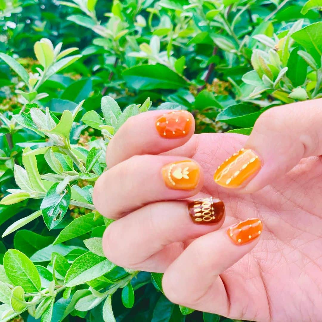 廣瀬麻伊さんのインスタグラム写真 - (廣瀬麻伊Instagram)「new nail🍀 人生初めてのスタッズnailを してもらいました🌻  エネルギーが出る ちょっぴり大人なデザイン🍀 前田さんが作る 繊細さも  いつみても、本当に美しい  有難うございました🥰 @izumi_nailart  @salon_de_sadam」5月16日 17時04分 - mai_hirose