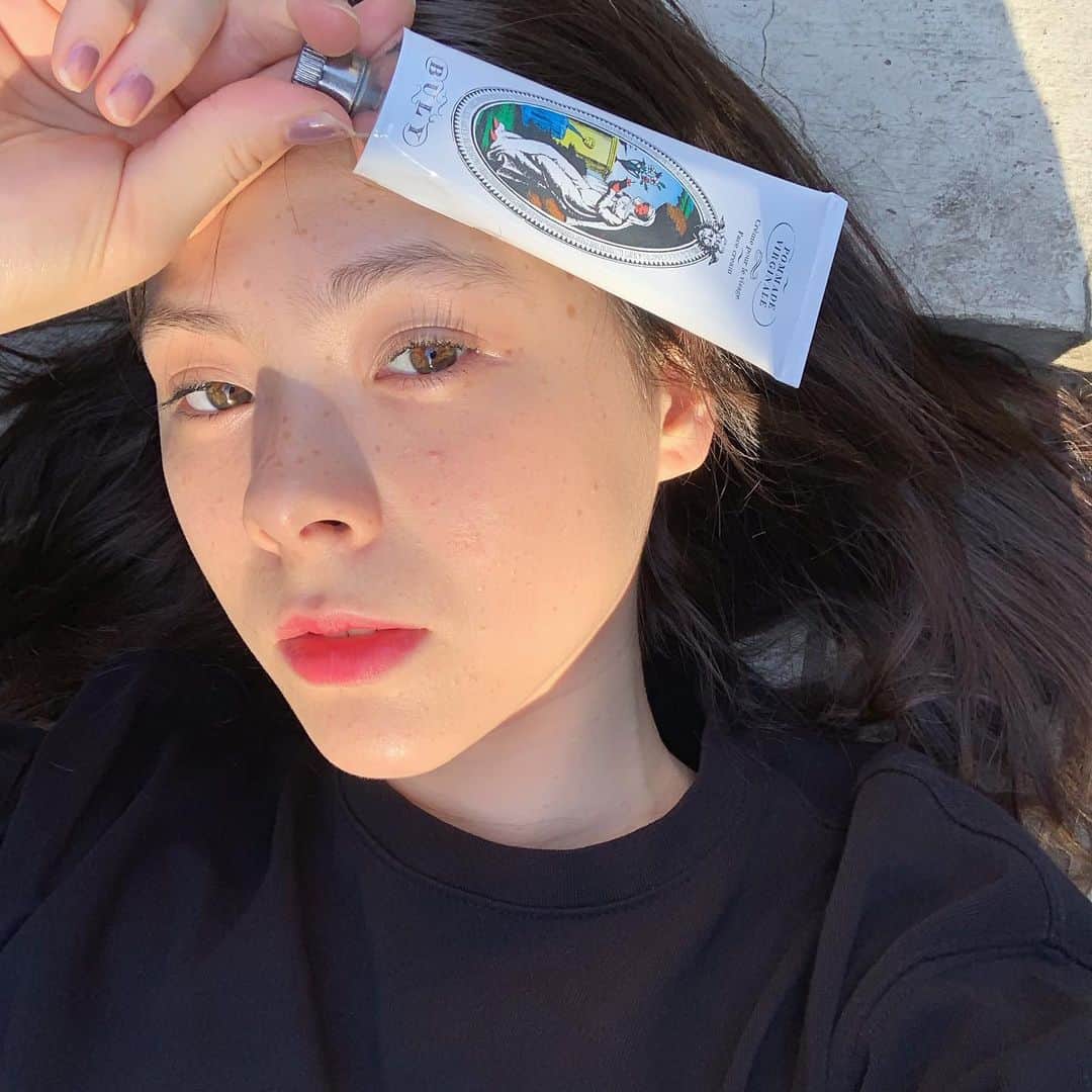 エモン・久瑠美のインスタグラム：「Thank you @officine_universelle_buly ❤️ 質も見た目も100点、、、❤️」