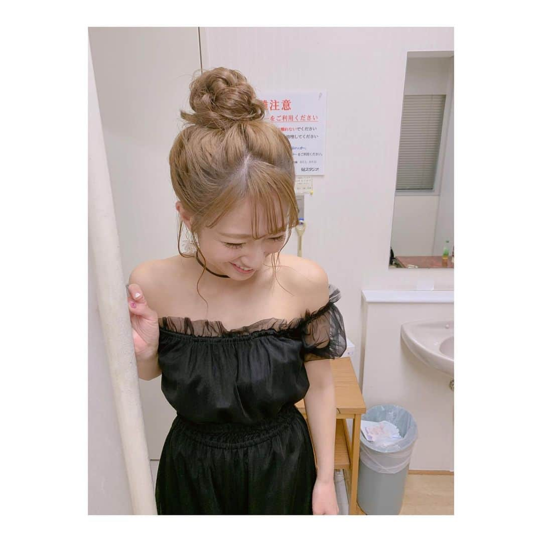 辻希美さんのインスタグラム写真 - (辻希美Instagram)「衣装🖤🖤🖤" ※タグ付けしておきます👍" #ダウンタウンdx #衣装 #ロンパース #eatme #サンダル  #esperanza #スタイリスト #トリイクニコ #トリイ先生」5月16日 17時12分 - tsujinozomi_official