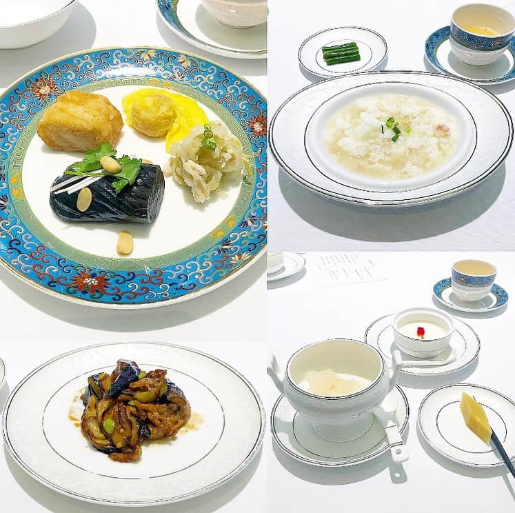 榊山敬代のインスタグラム：「🍽🍵… ・ つづき… ・ お皿も色使いがすきなかんじには 北京から取り寄せているとのこと  内装の色使いや質感も心地よく お姫様気分になれるような感じ  デザートの#白キクラゲ は  #ヒアルロン酸 も含まれているらしく 肌にはりたいですね…とみつめながら  プルプルありがたくいただくのでした ・ ・ 🍚🥚… ・ 2枚目の動画は 海老と卵白の炒めの巻 #卵白 だけのこのかんじには  おうちごはんでも参考にしたい まっしろふわっふわなメニュー  ごちそうさまでした🙏… ・ ・ ところでこの日は 久しぶりに美術関係の場所へ おじゃまさせていただいたのだけど  2時間半もお時間をいただき アタマがぐるぐるしてしまい  翌日はなぜかカラダと心が筋肉痛の巻 ・ ・ ・ ・ ・ 🌸" 作品展示情報… ・ 『第7回 郷さくら美術館 桜花賞展』 … 会場：郷さくら美術館 ・ 「郷さくら美術館　桜花賞」展は、「桜」を描いた現代日本画を多くの方々にご覧頂き、日本画の素晴らしさを再発見してもらうことを目的とした展覧会です。今回もこれからの活躍がますます期待される日本画家31名が、日本美術でおなじみの「桜」という大変難しいモチーフを相手に、それぞれの持ち昧を生かした個性的な素晴らしい桜の絵画に仕上げています。現代日本画家たちの個性を、豊かな桜花の美しさを、どうぞお楽しみください。  東京都目黒区上目黒1-7-13　 TEL：03-3496-1771  東急東横線、東京メトロ日比谷線 中目黒駅より徒歩５分 ◼︎詳しくはホームページをご覧ください … ・ ・  #銀座 #ginza #銀座ランチ #ランチ #lunch #food #blue #食器 #中国 #北京 #中国料理 #Chinesefood #poke #seafood #お肉 #海老 #shrimp #vegetable #calotte #eggplant #inspiration #imagination #日本画家 の #外出こんなもん」