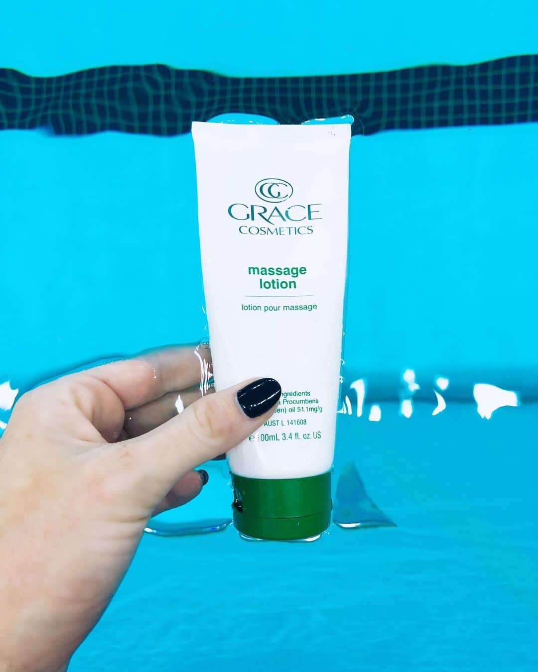 マディソン・ウィルソンさんのインスタグラム写真 - (マディソン・ウィルソンInstagram)「I genuinely love this product, I use it any time I have a niggle or sore spot. I call it my magic cream! Absolutely obsessed @grace_cosmetics」5月16日 17時16分 - madiwilson