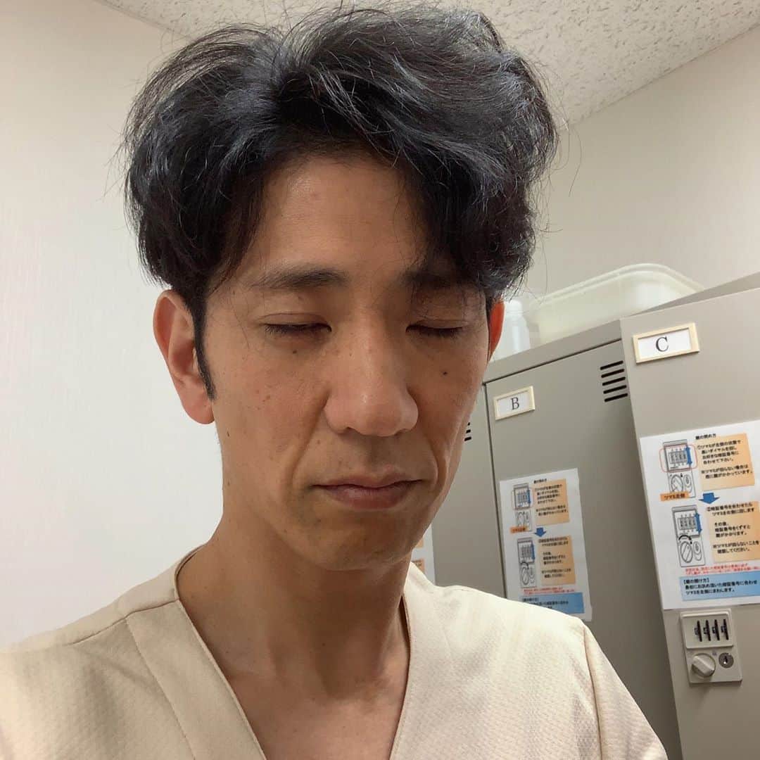 柴田英嗣のインスタグラム：「もうおじさんなんで  #人間ドック #俺は凄い麻酔の効く生き物らしい #じゃ今から麻酔しますねって先生が言ってる時にもう寝ていたらしい #そして緊張と麻酔で立ちながら寝る #俺はキリンかっ！ #悪いとこ無いといいなー」