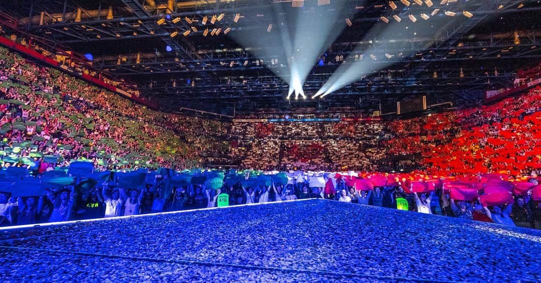 ニック・カーターさんのインスタグラム写真 - (ニック・カーターInstagram)「Grazie Milano! What an amazing night #bsbita #dnaworldtour」5月16日 17時35分 - nickcarter