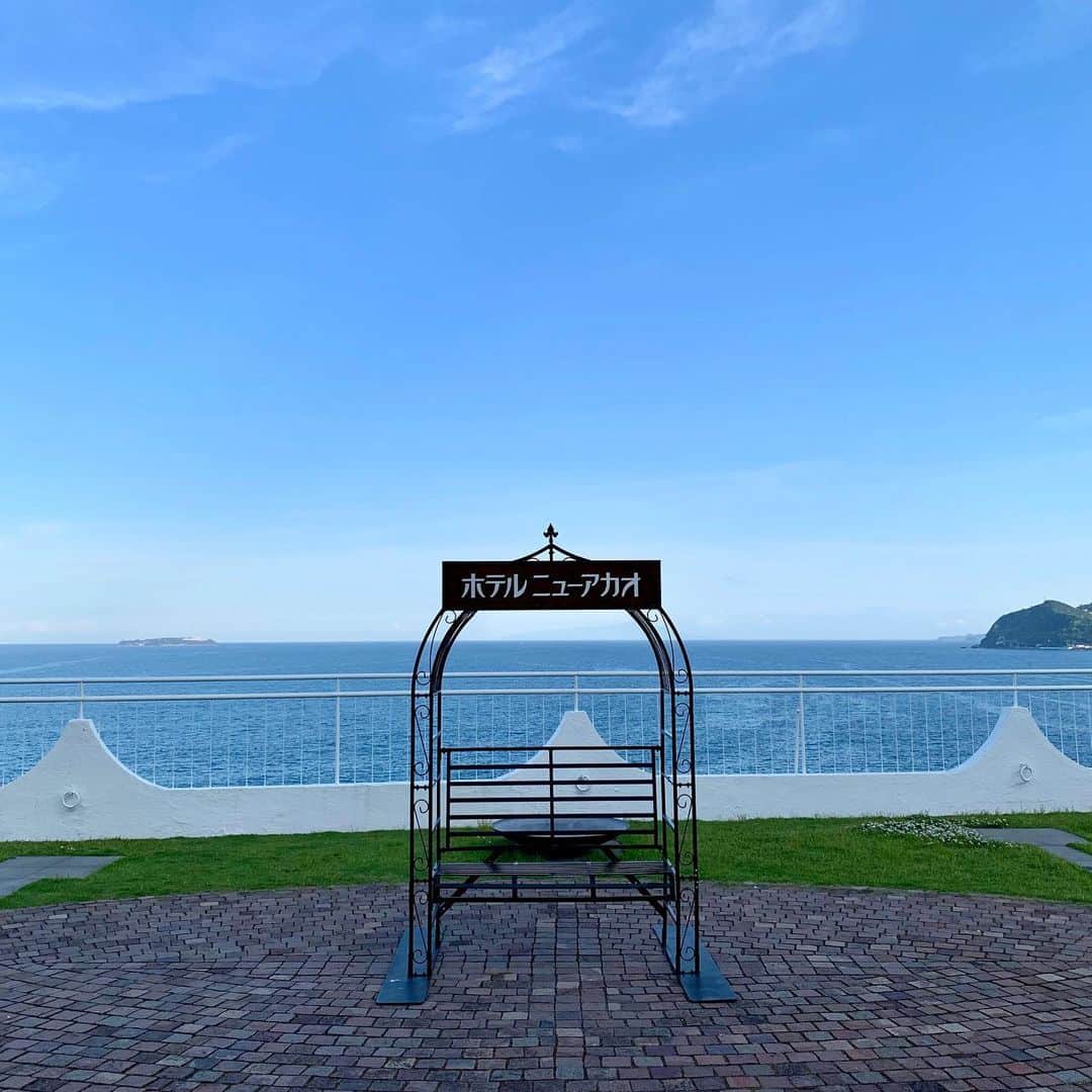 のインスタグラム：「今日もとってもいいお天気でした😊🔅 心地いい風に吹かれながら青い海と空を眺められる、そんな自然に溢れた場所です✨」