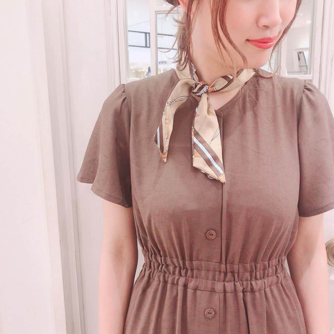 MAJEgirl?officialさんのインスタグラム写真 - (MAJEgirl?officialInstagram)「. . . New Arrival 💐 とっても可愛いバッグが 入荷致しました！！！ . . #1095125520 #スカーフ付バックルトート . . スカーフがお洒落なバッグです✨ 大きさも大き過ぎず小さ過ぎず 便利な大きさなので使いやすいですよ💓 スカーフは襟元に巻いてもポイントに なって可愛いですよね🙈💓 . . . 是非チェックしてみて下さい！ . . 熊本ニューズ店staff (@majegirl_ikm ) . . . #majesticlegon #majegirl  #マジェスティックレゴン  #マジェ #バッグ #バック #スカーフ付き #大人可愛い #キレイめ」5月16日 17時49分 - majesticlegon_pressroom