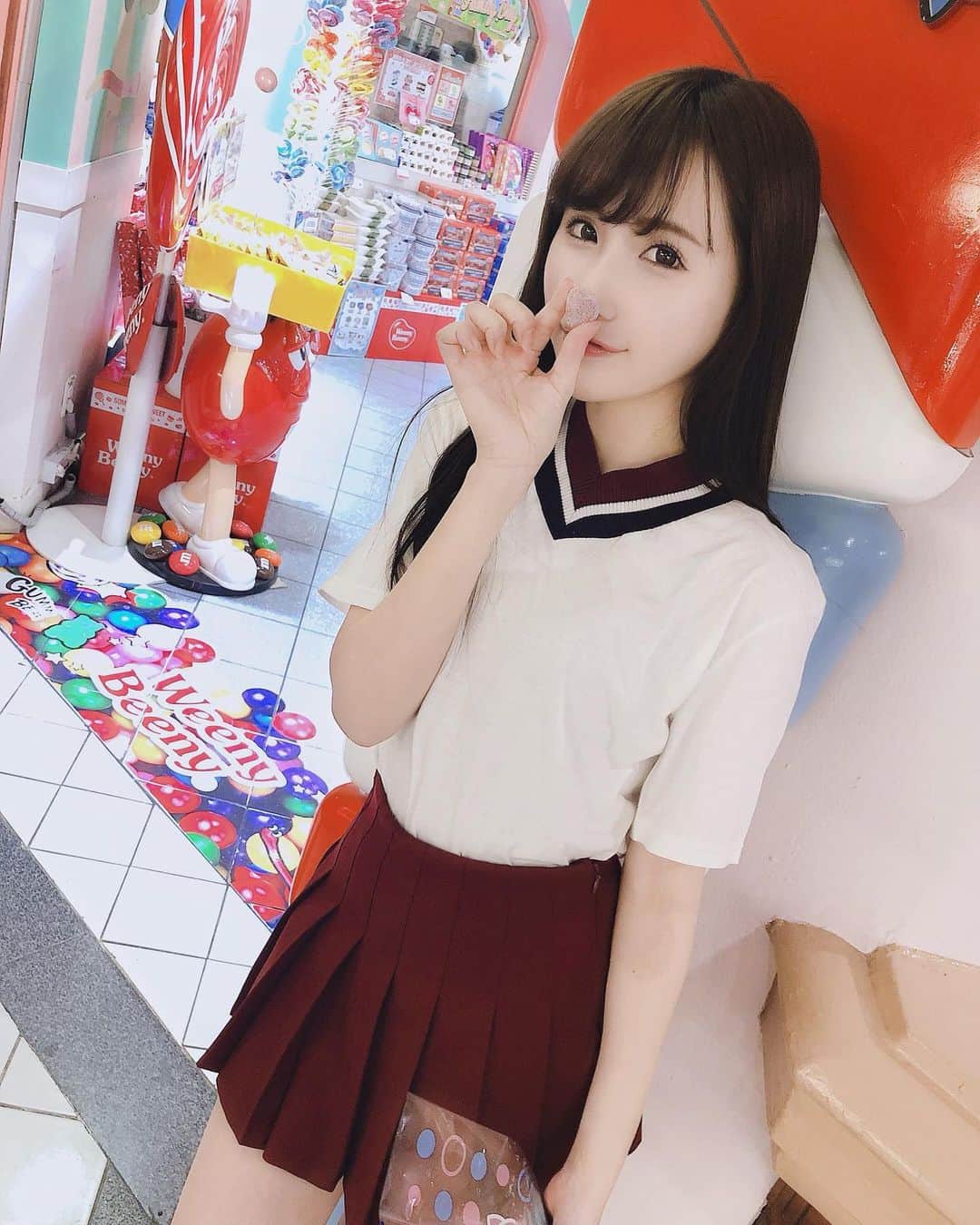 のインスタグラム：「🍭🍭🍭 #韓国ファッション #韓国制服 #蚕室 #韓国旅行 #fashion #双子コーデ #koreanfashion #japanesegirl #일본인 #레이싱모델 #photography #portraitphotography #사진 #写真  #lotteworld #롯데월드 #美脚 #脚長効果 #被写体 #ポートレート #racequeen #ストレートヘア #ファッションコーデ #韓国アイドル #패션 #여행스냅 #ガールズポートレート #candy #셀카그램 #weenybeeny」