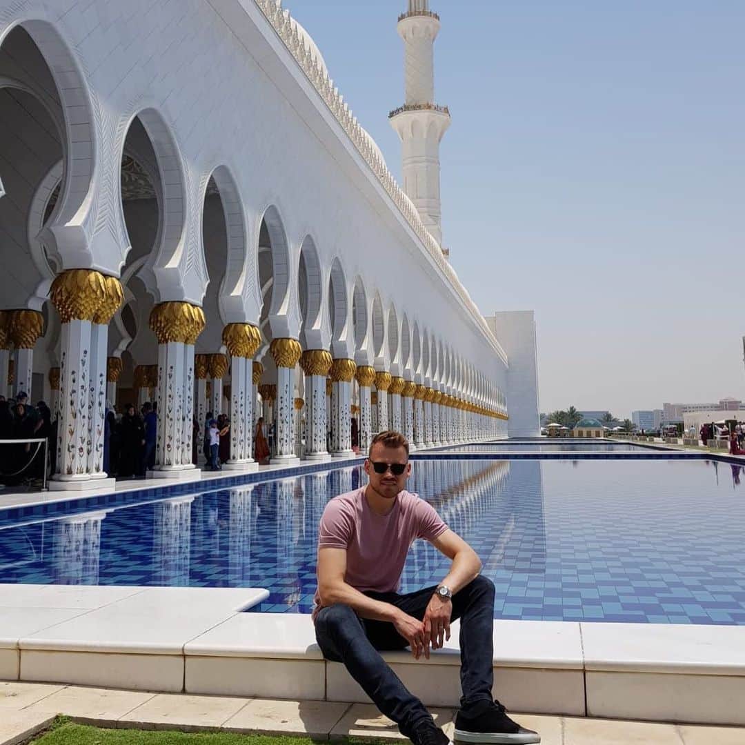 シモン・ミニョレさんのインスタグラム写真 - (シモン・ミニョレInstagram)「‪What a place. Very special to visit the Sheikh Zayed Grand Mosque during Ramadan 🇦🇪📸🕌‬」5月16日 17時51分 - 22mignolet22