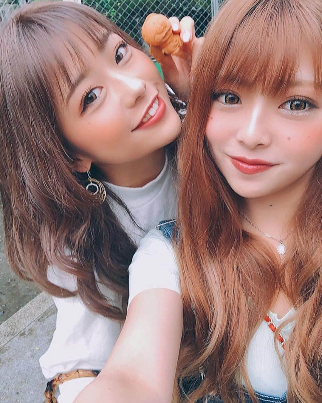 美女美容事情さんのインスタグラム写真 - (美女美容事情Instagram)「⠀ 《相方ちゃん💕》⠀ *⠀ リポストを使って、素敵な写真📷✨を投稿されてる方を紹介させて頂く⠀⠀⠀⠀ 【💄美女美容事情💅】のコーナーです✨⠀ *⠀⠀⠀⠀⠀⠀⠀ いいねやコメント、フォローして応援してね❤︎🥰🎶⁣⠀ *⠀⠀⠀⠀⠀⠀⠀ 今回ご紹介させて頂きますのは❤︎⠀ りのちぃさん<@ichikawa.rino >の素敵なお写真📸⠀ *⠀ 仲良し2人組の登場です😘2人とも楽しそうで可愛らしいです💄😊特に４つ目の動画は本当に嬉しそう😂💕見ている側まで幸せにしてくれます🎁💋⠀ *⠀⠀ りのちぃさんのアカウントには他にも素晴らしい投稿が沢山ありますので是非覗いてみて💁‍♀️💙⠀ *⠀⠀ りのちぃさん<@ichikawa.rino >⠀ 素敵な投稿ありがとうございました☺️📸✨⠀⠀⠀⠀⠀⠀⠀⠀ △▼△▼△▼△▼△▼△▼△▼△▼△▼⠀⠀⠀⠀⠀⠀⠀⠀⠀⠀⠀⠀⠀⠀⠀⠀⠀⠀⠀⠀⠀⠀⠀⠀⠀⠀⠀⠀⠀⠀⠀⠀⠀ ❤🧡💛「美女美容事情」💚💙💜⠀⠀⠀⠀⠀⠀⠀⠀⠀⠀⠀⠀⠀⠀⠀ 👇掲載ご希望の方は👇⠀⠀⠀⠀⠀⠀⠀⠀⠀⠀⠀⠀⠀⠀⠀⠀ @b_b_j.jタグ付けと🖤 # ビジョビ⠀🖤⠀⠀⠀⠀⠀⠀⠀⠀⠀⠀⠀⠀⠀⠀⠀ をタグ付けお願いします✨⠀⠀⠀⠀⠀⠀⠀⠀⠀⠀⠀⠀⠀⠀⠀⠀ ――――――――――――――――⠀⠀⠀⠀⠀⠀⠀⠀⠀⠀⠀⠀⠀⠀⠀⠀⠀⠀⠀⠀⠀⠀⠀ ～姉妹アカウントのご紹介～⠀⠀⠀⠀⠀⠀⠀⠀⠀⠀⠀⠀⠀⠀⠀⠀⠀⠀⠀⠀⠀⠀⠀⠀⠀⠀⠀ ◇美容情報を紹介している«美女美容事情～Beauty～»⠀⠀⠀⠀⠀⠀⠀⠀⠀⠀⠀⠀⠀⠀⠀⠀⠀⠀⠀⠀⠀⠀⠀⠀⠀⠀ ( @b_b_j.j_b )⠀⠀⠀⠀⠀⠀⠀⠀⠀⠀⠀⠀⠀⠀⠀⠀⠀⠀⠀⠀⠀⠀⠀⠀⠀⠀⠀ ◇美しい旅スポット紹介をしている«美 spot»⠀⠀⠀⠀⠀⠀⠀⠀⠀⠀⠀⠀⠀⠀⠀⠀⠀⠀⠀⠀⠀⠀⠀⠀⠀ ( @b__spo )⠀⠀ ⠀ ◇ビジョビがお届けするセレクトショップ«bi select»⠀ ( @bi_select )⠀ ⠀⠀⠀⠀⠀⠀⠀⠀⠀⠀⠀⠀⠀⠀⠀⠀⠀⠀⠀⠀⠀ よかったらこちらも覗いてみてね✨⠀ ――――――――――――――――⠀⠀⠀ @b_b_j.j⠀⠀ #オシャレ  #自撮り #メイク #beauty⠀⠀⠀⠀ #お出かけコーデ #お出かけ ⠀ #自撮り女子 #せるふぃー⠀ #セルフィー #女子力アップ⠀ #女子力高め #美活 ⠀ #アイシャドウ #カラコン⠀ #メイクアップ #小顔⠀ #大人メイク #ナチュラルメイク ⠀ #ツヤ肌 #リップ💄 ⠀ #サラサラヘアー #ツヤ髪 ⠀ #大人かわいい #美髪 ⠀ #アイメイク #美肌ケア ⠀ #オトナ女子 #オトナ女子コーデ ⠀ #naturalbeauty #smile」5月16日 17時54分 - b_b_j.j