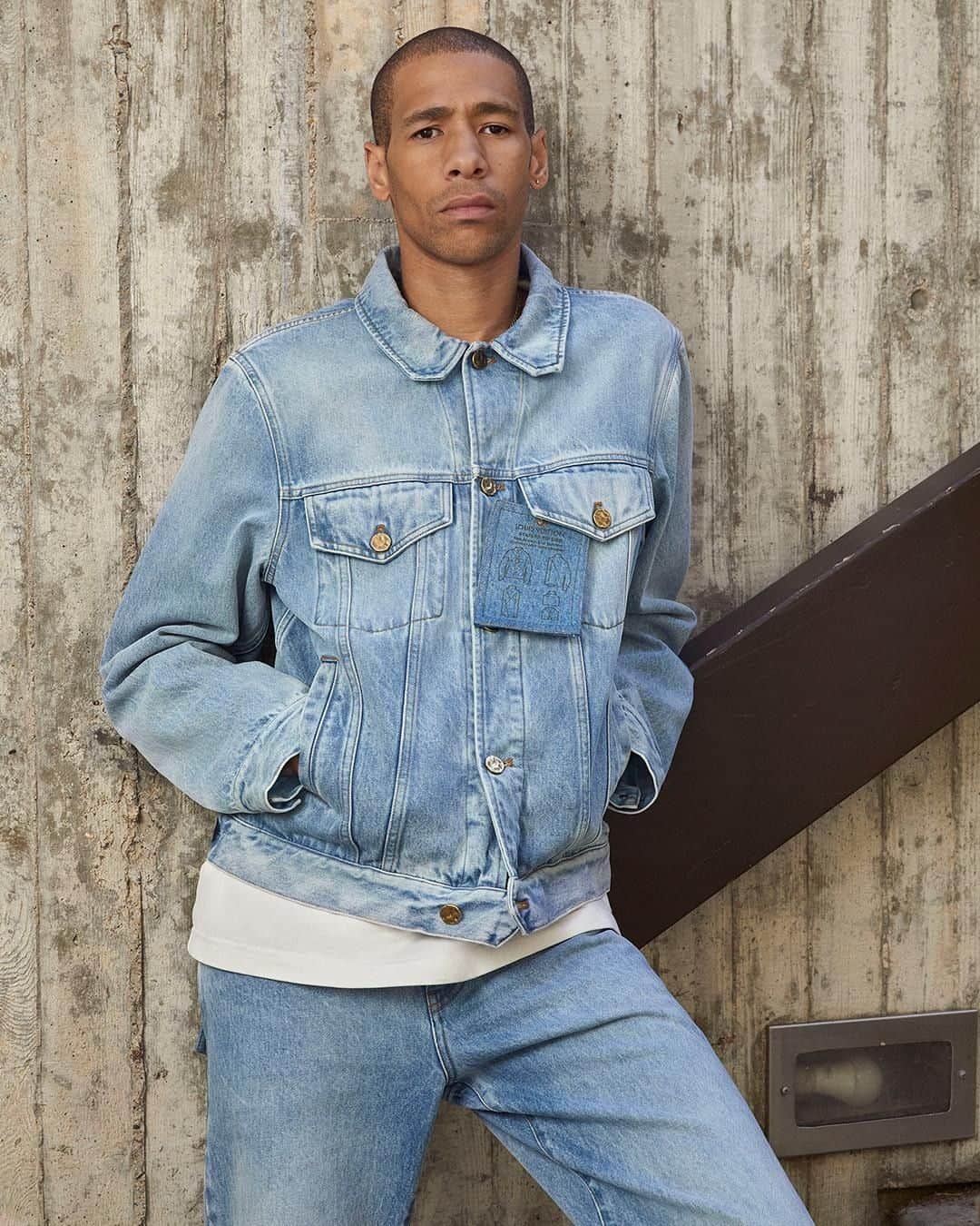 のインスタグラム：「Back to denim. Staples Edition is the new #LouisVuitton collection by @VirgilAbloh of men’s wardrobe essentials. Explore the new line via link in bio.」