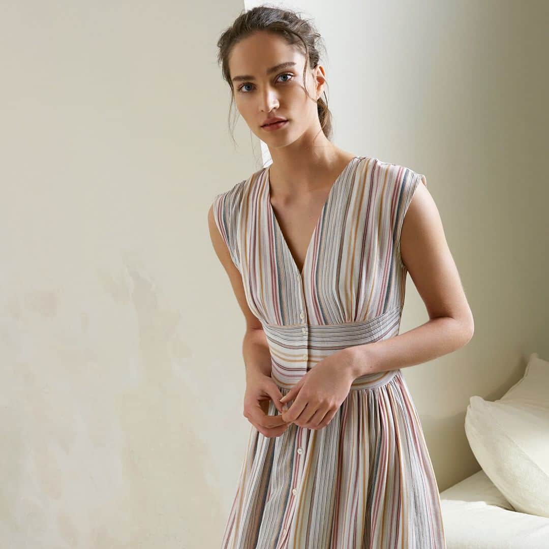 クーカイのインスタグラム：「La robe rayée Azura, entre douceur et légèreté…  La robe que l’on va porter tout l’été ! . . . #kookaiette #fashion #outfit #dress」