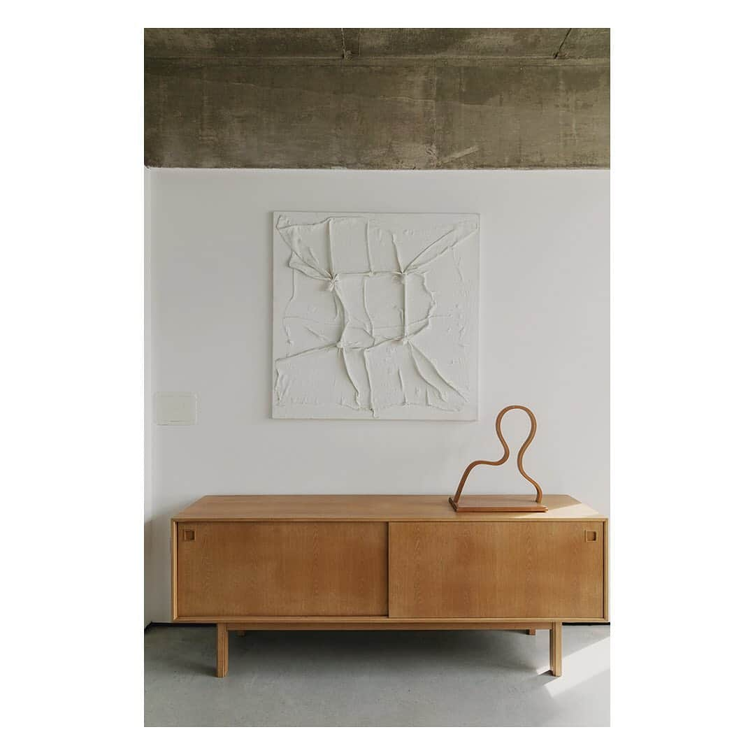 The Modern Houseさんのインスタグラム写真 - (The Modern HouseInstagram)「As part of our ‘A to Z of Modern Living’ series, we visit @betonbrutlondon founder, Sophie Pearce.  #timelessdesign #modernist #furniture #betonbrut」5月16日 18時04分 - themodernhouse