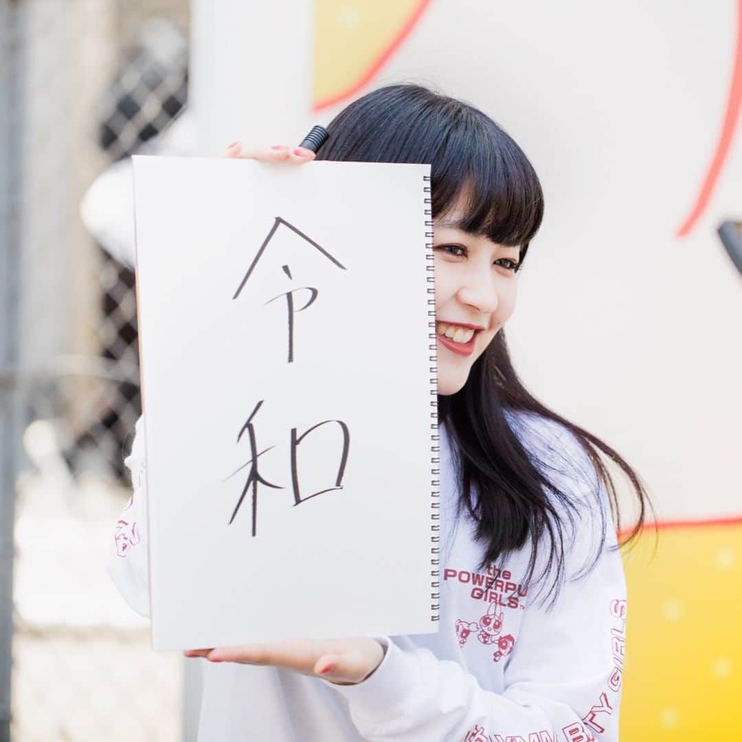 MBS「Kawaii JAPAN-da!」さんのインスタグラム写真 - (MBS「Kawaii JAPAN-da!」Instagram)「. 5月16日(木)放送のKawaii JAPAN-da!! は、 . ファッションはもちろん、音楽や食べ物など、トレンドに敏感なモデル・#菅沼ゆり が新たな元号「#令和」がスタートした今だからこそ、#最新トレンド を徹底調査するんda!!🐼 . 回転するのは寿司ではなく、なんとスイーツ🍰⁉️女性も飲みたくなるビール🍻、そして音ジェニックって⁉️🤔 . 菅沼ゆりが気になるＳＮＳ映えするトレンドにハッシュタグをつけまくります‼️😆 . . #モデル #柴田紗希 #しばさき #椎名ひかり #ぴかりん #前田希美 #まえのん #くみっきー #舟山久美子 #菅沼ゆり #ゆりっぱ #古関れん #れんちゃん #mbs #mbs動画イズム #見逃し配信 #kawaiijapanda . . #令和トレンド #回転スイーツ #スイーツ好きと繋がりたい  #caferonron #Beerstagram #DRYTHECOOL #クールピス #drythecoolbar  #ASMR #音ジェニック .」5月16日 18時10分 - kawaii_japan_da