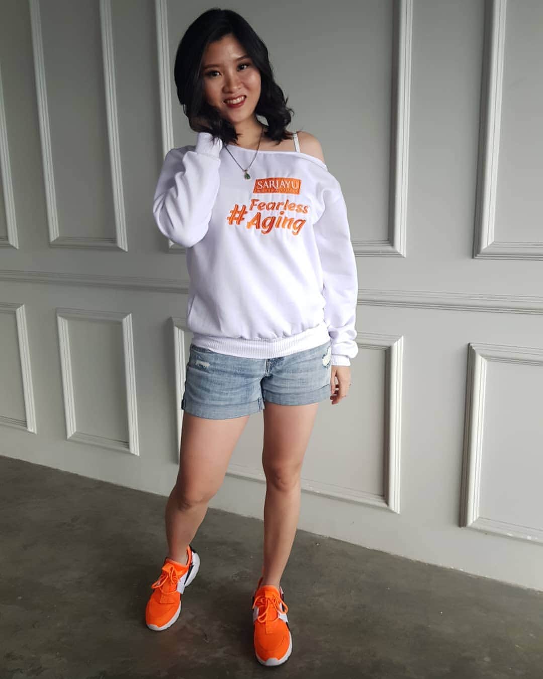 デビー・スサントのインスタグラム：「Hidup kita itu ibarat lukisan.. sekali kamu goreskan warnamu, warna itu tidak akan bisa kamu hapus tapi bisa kamu perbaiki menjadi suatu yg lebih indah lagi 😊  So jangan biarkan orang lain yang menentukan warna dalam hidupmu. Karena warna mu pilihanmu 😝  Jadi jangan biarkan orang lain mengambil mimpimu dengan mengatakan kamu tidak bisa tapi pertahankan lah mimpimu dan carilah cara untuk meraih mimpimu , karena mimpimu itu milikmu bukan milik orang lain 😊」
