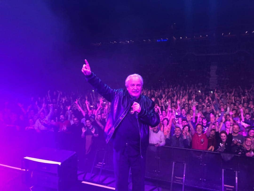 ジョルジオ・モロダーのインスタグラム：「What a night, Budapest! Thank you to everyone who was there ✌🏼 Now off to my home country: La bella Italia! 🇮🇹」