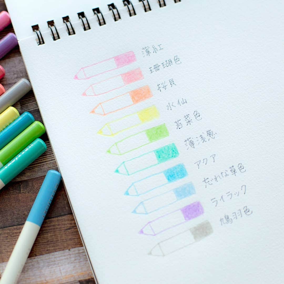 のインスタグラム：「色鉛筆 #色辞典 第1集vol.1「pale toneⅠ」🌷 前回の「very pale tone」よりも元気な印象のパステルカラーです。  珊瑚色、桜貝、鳩羽色、、、などなど、イメージが浮かびやすい色が多めで、選ぶのが楽しい✨ . . . #tombow #irojiten #coloredpencil #coloredpencilart #coloredpencils #withtombow #色辞典 #色鉛筆 #色鉛筆画」