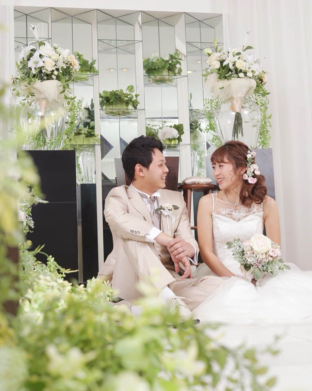 【公式】小さな結婚式さんのインスタグラム写真 - (【公式】小さな結婚式Instagram)「@petit.wedding をフォローしてね♩ #小さな結婚式 をつけてのお写真投稿も大歓迎です♡ こちらの公式IGでリグラムさせていただきます＊ . ✬仙台チャペルでのウェディングフォトをcheck＊* . 大人っぽいシックな挙式会場でリングを使ったお洒落フォトを撮影♩ グリーンをふんだんに使用したチャペルには和やかな空気が流れますね＊ . ——————— #小さな結婚式  #petitwedding #前撮り #結婚式  #プレ花嫁 #卒花 #アットホーム #少人数 #家族婚 #少人数結婚式 #ウェディング #ウェディングドレス #wedding #bridal #weddingdress #花嫁 #結婚式準備 #式場探し #日本中のプレ花嫁さまと繋がりたい #結婚式の思い出に浸る会 #結婚準備 #ナチュラルウェディング #仙台ウェディング #リングフレーム」5月16日 18時17分 - petit.wedding