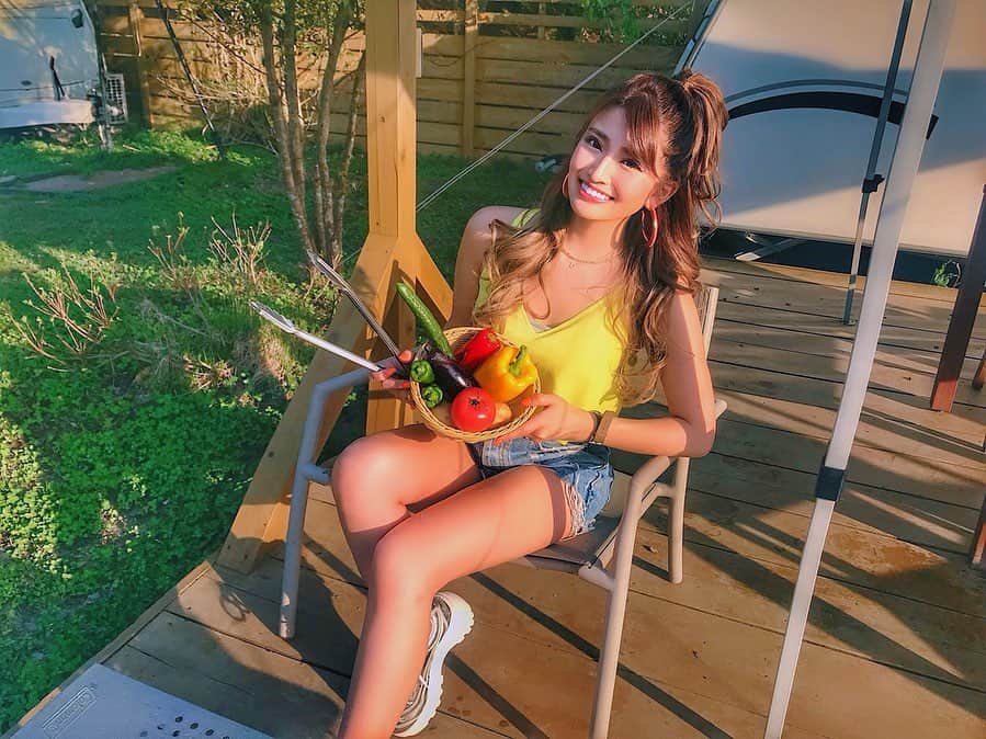 鈴木まりなのインスタグラム：「  GRAXめっちゃ楽しかった💖 テントもトレーラーハウスもお洒落😆 BBQは野菜自由に選べるよ〜！🍅  温泉もあるから1日楽しめる おすすめスポットです👍    #るり渓温泉 #GRAX #京都 #グランピング #dj #girlsdj #femaledj #asiandj #Japanesedj #djlife #djingismylife #djinglife #djlifestyle」