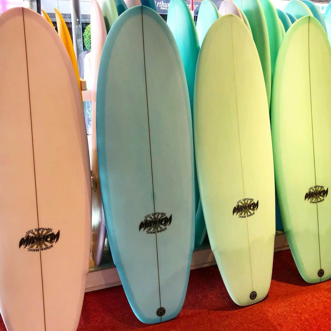 Isseki Nagaeさんのインスタグラム写真 - (Isseki NagaeInstagram)「Candy colored surfboards.  What color is my choice?  #surfing #surfboard #lostsurfboard #shonanwarrior #newboard  キャンディカラーのショーナン・ウォーリアーズ。私が選んだカラーは？」5月16日 18時23分 - isseki_nagae