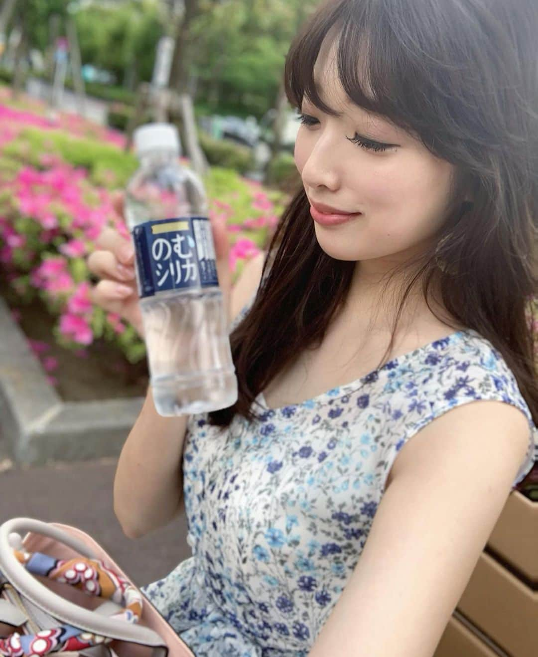 越馬千春さんのインスタグラム写真 - (越馬千春Instagram)「. . 朝起きたら飲む シリカ水✨ . 子供も飲めるそうなので、  安心して飲めます✨😊 代謝やデトックス効果で体質改善を実感出来るそうです✨ 美容、健康の為にも続けてみたいと思います‼️ . 今なら20%オフキャンペーンを実施中で、 2箱以上で送料無料だそうです♡ @nomusilica_official #シリカ#シリカ水#のむシリカ#水#子供が飲んでも安心安全 #ナチュラルミネラルウォーター#霧島天然水#美容#デトックス #ダイエット#ケイ素」5月16日 18時33分 - chiharukoshiba