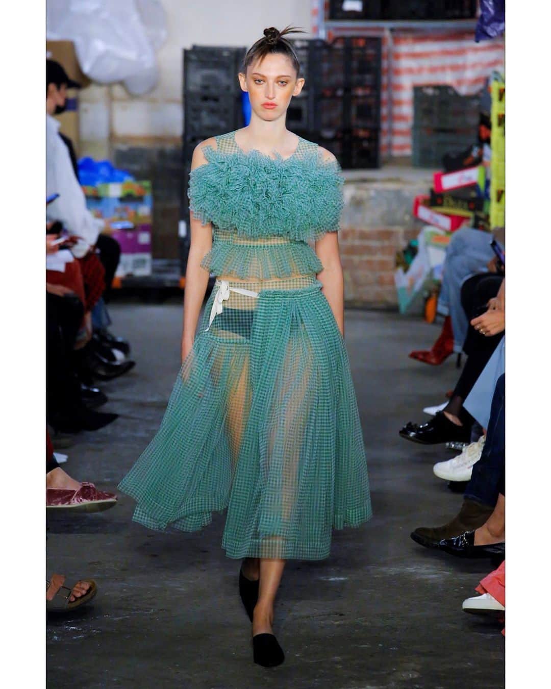 Vogue Italiaさんのインスタグラム写真 - (Vogue ItaliaInstagram)「Summer Season, mode on: everybody wants a tulle skirt! Here’s some ideas collected by @olivaselene for you: choose your favourite one and tell us in comments. See the full selection on vogue.it」5月16日 18時26分 - vogueitalia