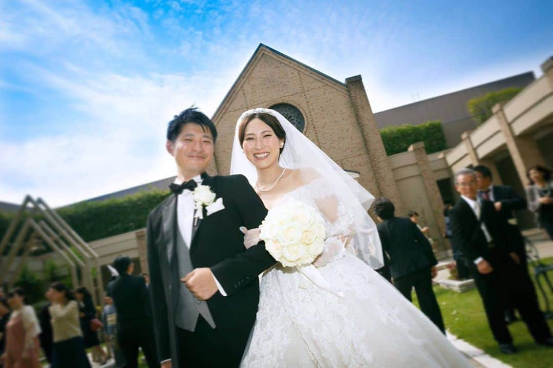 orb_weddingさんのインスタグラム写真 - (orb_weddingInstagram)「#orbweddingreport -お問い合わせ--------------------------- ＠LINEからもお気軽にご連絡いただけます🙆‍♀️ 🆔@orb_wedding(@マーク含む) ☎︎ 0120-790-479 トップページのHPからもご覧くださいませ♡ ----------------------------------------- orbでお手伝いさせていただいたお客様より、素敵なお写真をいただきました👗💐 * * ウエディングドレスは @inesdisanto  何枚ものチュールを贅沢に使用したからこそ表現できるボリューム感は、人生最良の日を彩るに相応しいドレス💓 * ゲストの方々がお近くで見られた時やお写真撮影の時も、繊細で上品なウエディングドレスを着た姿が美しく残るといいなと思ったのが決め手のようです✨ * @hotelnikkokumamoto_wedding を選ばれた理由の一つに @juno_weddingdress のドレスが着れるからと嬉しいお言葉も頂戴しております💕👰 * orbで式場探しとお衣裳選びのお手伝いをさせていただき、ありがとうございました🕊️ * * #orb_wedding#イネスディサント  #ウエディングドレス #結婚式 #前撮#フォトウェディング#パーティレポート #卒花嫁 #プレ花嫁 #日本中のプレ花嫁さんと繋がりたい #式場探し #ドレス探し #結婚式準備#運命の1着#フォトウェディング福岡 #パーティレポート #卒花フォト #プレ花嫁熊本 #式場探しレポ #ドレス探しの旅 #結婚式準備のお手伝い#とびきりのウェディングドレス  #オーブウェディング #2019夏婚 #2019秋婚 #2019冬婚 #2019春婚#令和婚」5月16日 18時27分 - dresses_bridal_counter