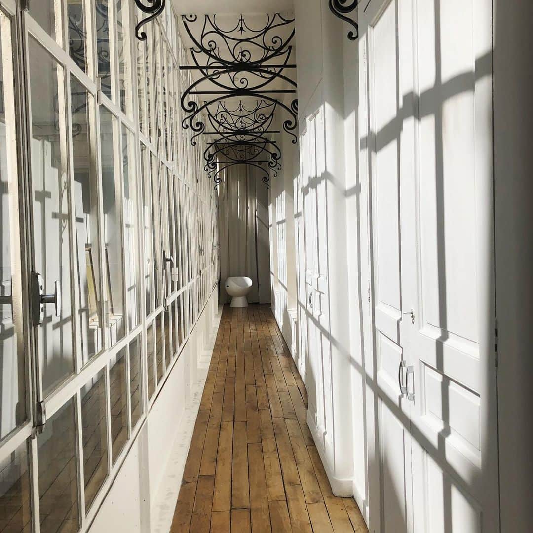 マーティン グラントのインスタグラム：「MARTIN GRANT Paris Showroom 10 rue Charlot, 75003」