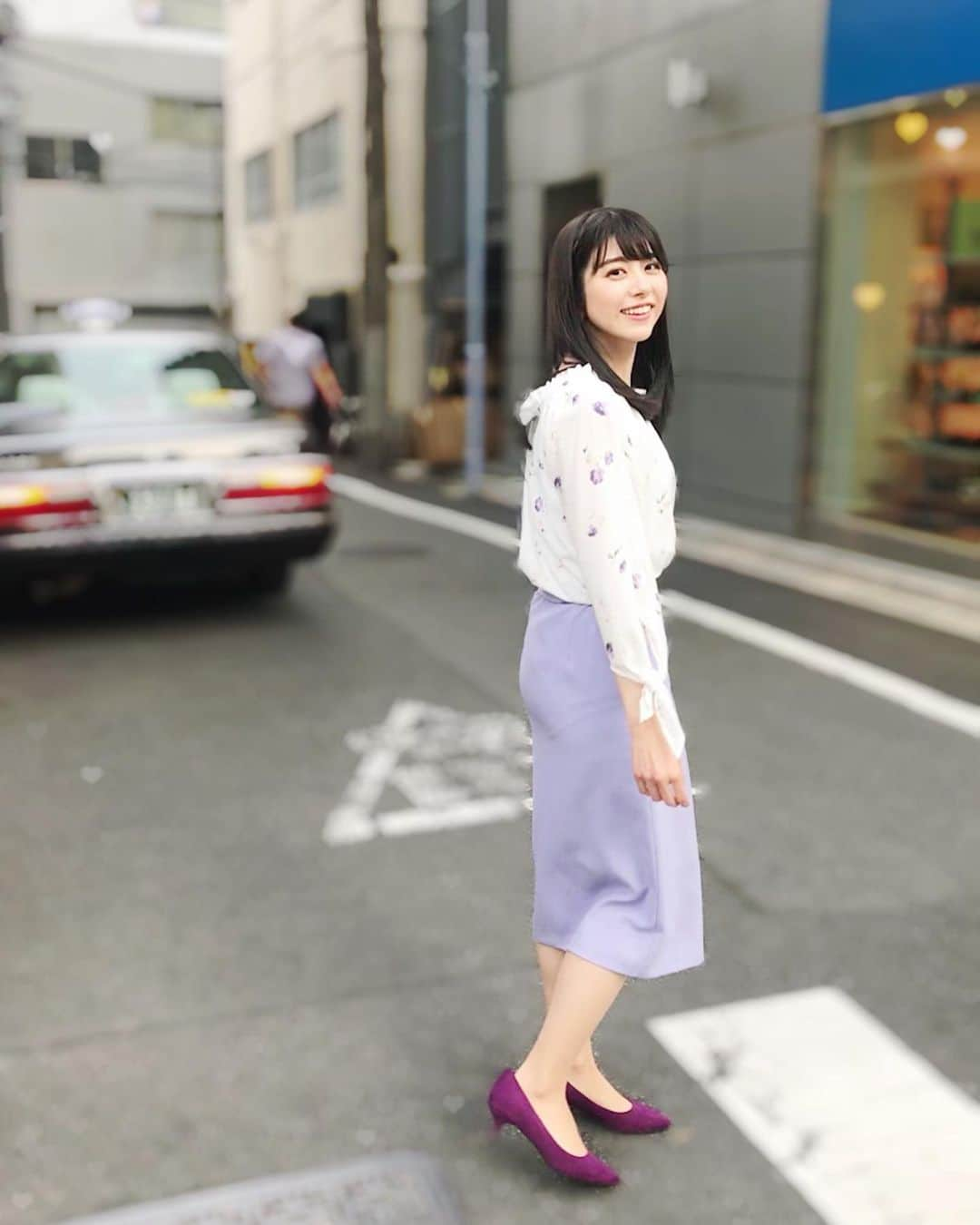 森山るりさんのインスタグラム写真 - (森山るりInstagram)「🌸お知らせ🌸 18日(土)12:00〜13:30 フジテレビで放送の 「有吉くんの正直さんぽ」に出演します。 憧れの皆さんとのロケでとてもとても緊張しましたが、 楽しくお散歩させていただきました☺︎ . ゆっくりな土曜のお昼、ぜひご覧ください〜！ 感想などもお待ちしてます✧ . tops&skirt @fabulousangela_official」5月16日 18時43分 - ruri_moriyama_official