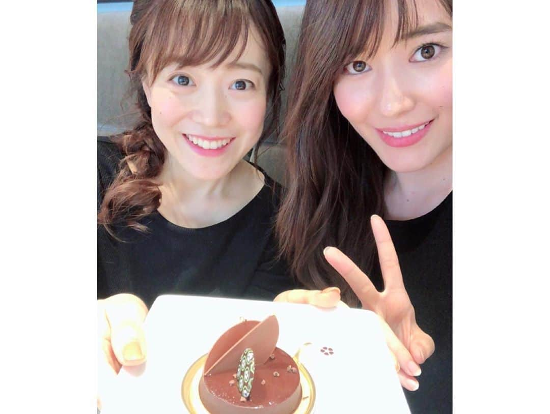 TBSアナウンサー公式さんのインスタグラム写真 - (TBSアナウンサー公式Instagram)「🍰 江藤愛です✨ 赤坂でずっと気になっていたチョコレート屋さんに、 みなほちゃんを誘って行きました♪ 時々でいいので、「TBSブログ江藤愛の愛ことば」の衣装」を見ていただけるとありがたいです（笑）  林みなほです✨ 愛さんにステキなお店に連れて行ってもらいました💕 ご馳走様ですっ！ いつも気にかけてくれて今日もまた優しさと愛に触れて、パワーチャージできましたっ 懐いてくれるから嬉しいって言ってもらえて、私も嬉しい❤️ #江藤愛 #林みなほ #ひるおび #ひるおびコンビ #仲良し先輩後輩 #チョコレート #スイーツ #お仕事終わりに #愛さんの衣装はブログに飛んでくださいっ #愛とみなほでまたインスタ登場します！」5月16日 18時44分 - tbs_annogram