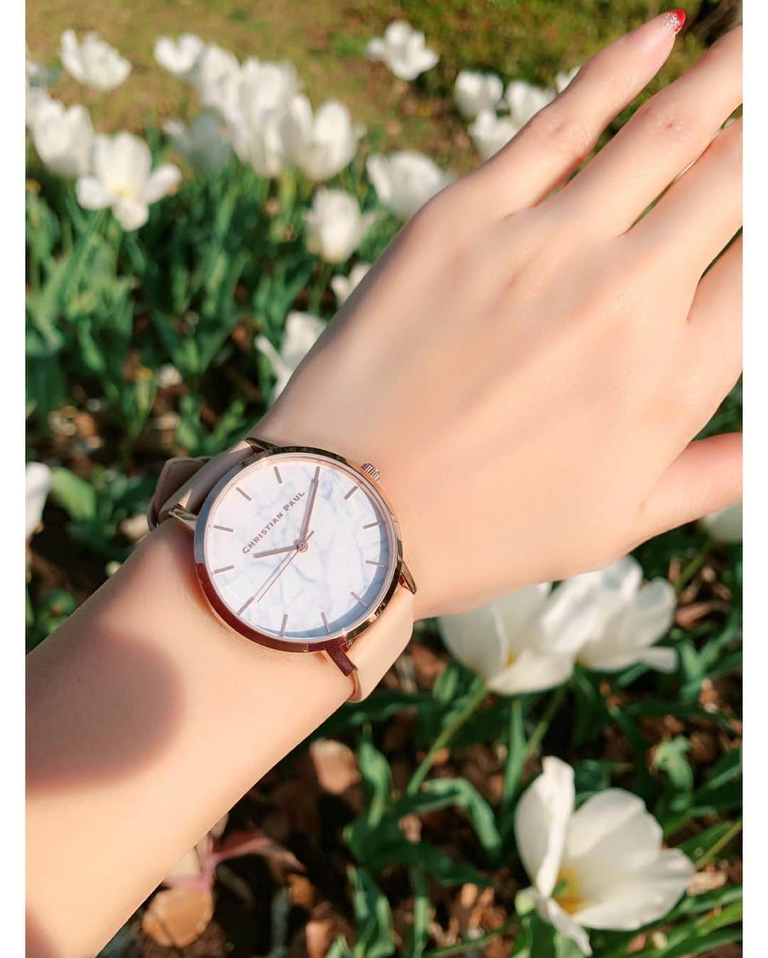 織田千穂さんのインスタグラム写真 - (織田千穂Instagram)「PINKコーデな今日は…💡💗 クリスチャンポールの時計で⌚💕 @christianpaulwatches_jp * マーブルコレクションの ピンクゴールドです💓✨ 文字盤の大理石モチーフな所が と～っても可愛い( ᵒ̴̶̷̤໐ᵒ̴̶̷̤ )‼️ 秒針がしっかり付いているのも スマホで確認しなくていいので助かります❤️ * ベルト穴でサイズ調整きくので きっちり付けたい時と カジュアルにゆるっと付けたい時とで 変えたりしてますd('∀'*)✨ * サイズは35mm💡 色＆サイズ違いのお揃いペアウォッチ⌚⌚も あるのでプレゼント🎁としても最適❤️ * お得なクーポンが貰えるコードを頂きました‼️ ❥❥❥【chihoda】 詳細はURLへ❤️ 利用期間は‪6月30日‬だよ〜🎶 https://christianpaul.net/fs/christianpaul/CouponCode.html ♯クーポンコード ✼••┈┈┈┈┈┈┈┈┈┈┈┈┈┈┈┈••✼ #christianpaul_jp #christianpaulwatches #クリスチャンポール #instaaccessory #accessoryporn #accessoryaddict #fashionista #instafashion #coordinate #womensfashion #fashiongram  #ig_fashion #fashionposts #お洒落さんと繋がりたい #時計 #watch #腕時計 #fashion #アクセサリー #accessory #アクセ #腕時計コーデ #accessories  #手元クラブ #腕時計くら部 #christianpaul #ファッション #かわいい #お洒落さんとつながりたい #春コーデ ✼••┈┈┈┈┈┈┈┈┈┈┈┈┈┈┈┈••✼」5月16日 18時54分 - chihoda