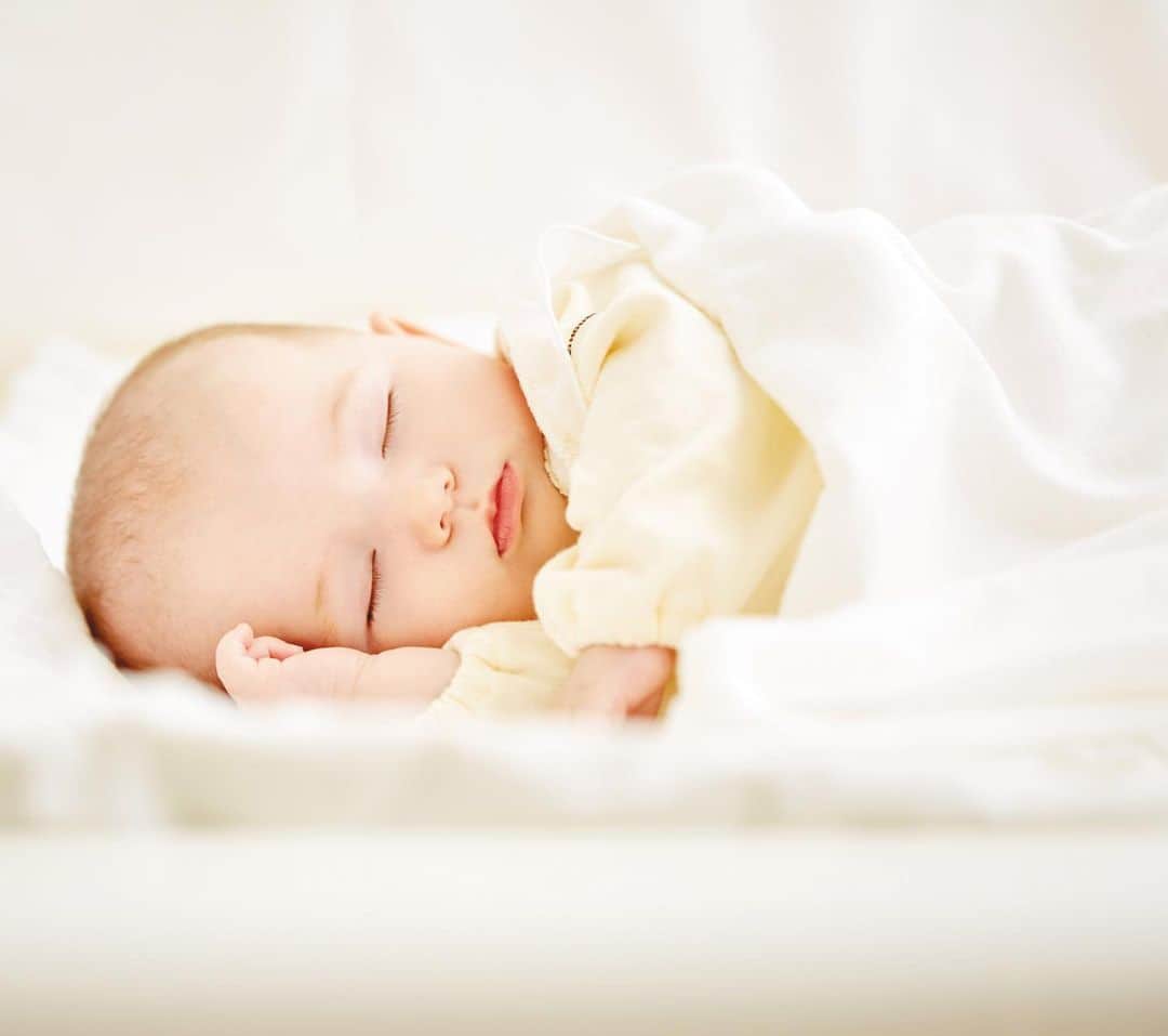 MIKI HOUSE ミキハウスさんのインスタグラム写真 - (MIKI HOUSE ミキハウスInstagram)「生まれたばかりの赤ちゃんは、一日のほとんどをおふとんの上ですごします。睡眠は赤ちゃんの成長にとって、とても大切な時間。 赤ちゃんにとってより良いもの、ご家族のライフスタイルに合わせたおふとんをお選びくださいね。  #mikihouse #kidsfashion #babyfashion #welcomebaby #babyshower #gift #sleepingbaby #ミキハウス #子ども服 #ベビー服 #ベビー #お昼寝 #おふとん #ベビーベッド #ウェルカムベビー #ハーフバースデー #ギフト #プレママ #初マタ #新米ママ #女の子ママ #赤ちゃんのいる暮らし #子どものいる暮らし」5月16日 18時58分 - mikihouse.official